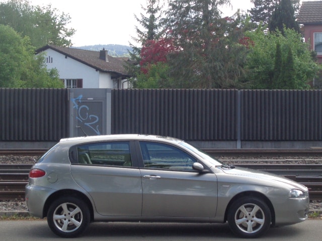 ALFA ROMEO 147 2.0 TS 16V Luxury-image-10