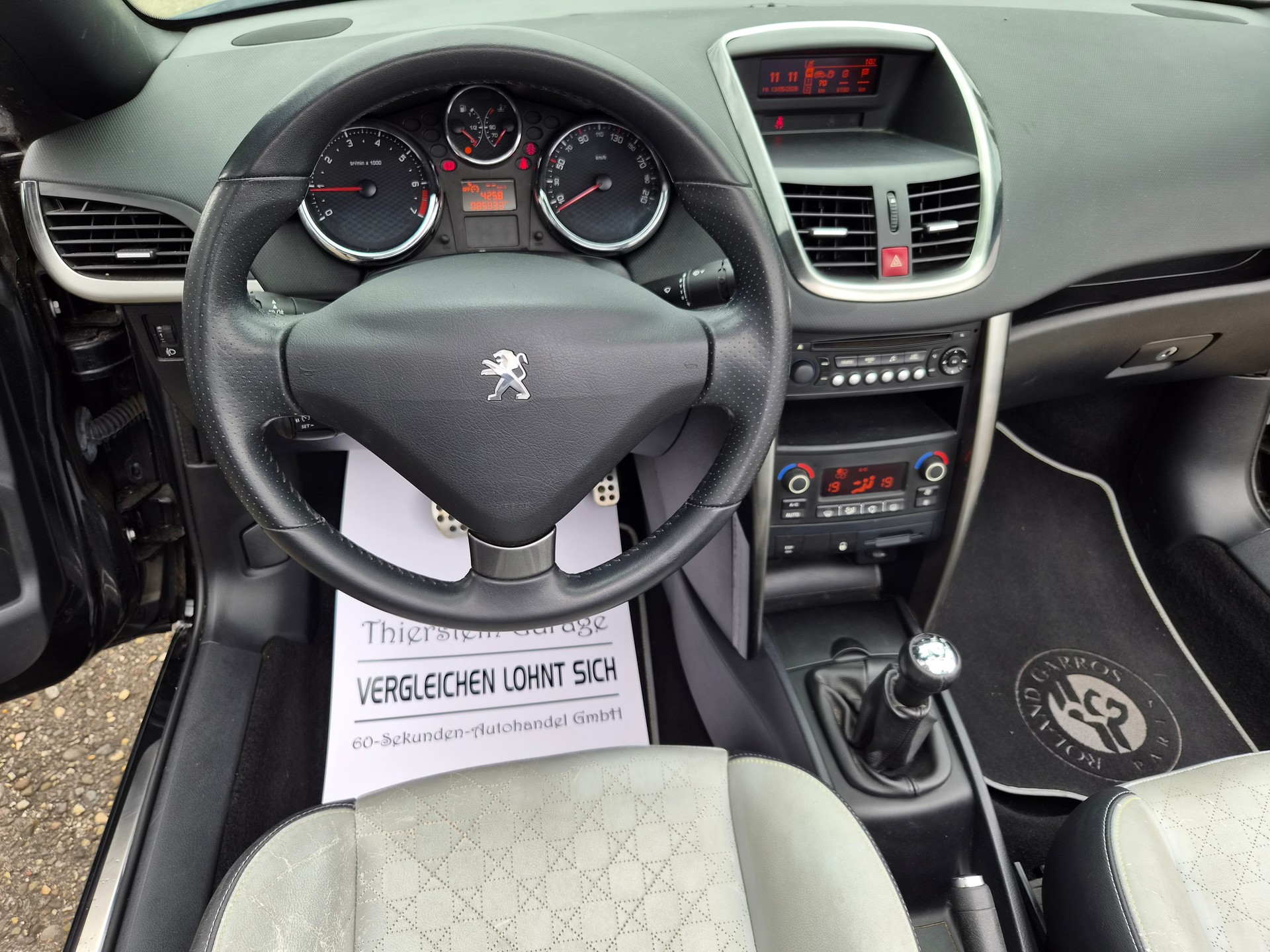 PEUGEOT 207 CC 1.6 16V Roland Garros-image-15