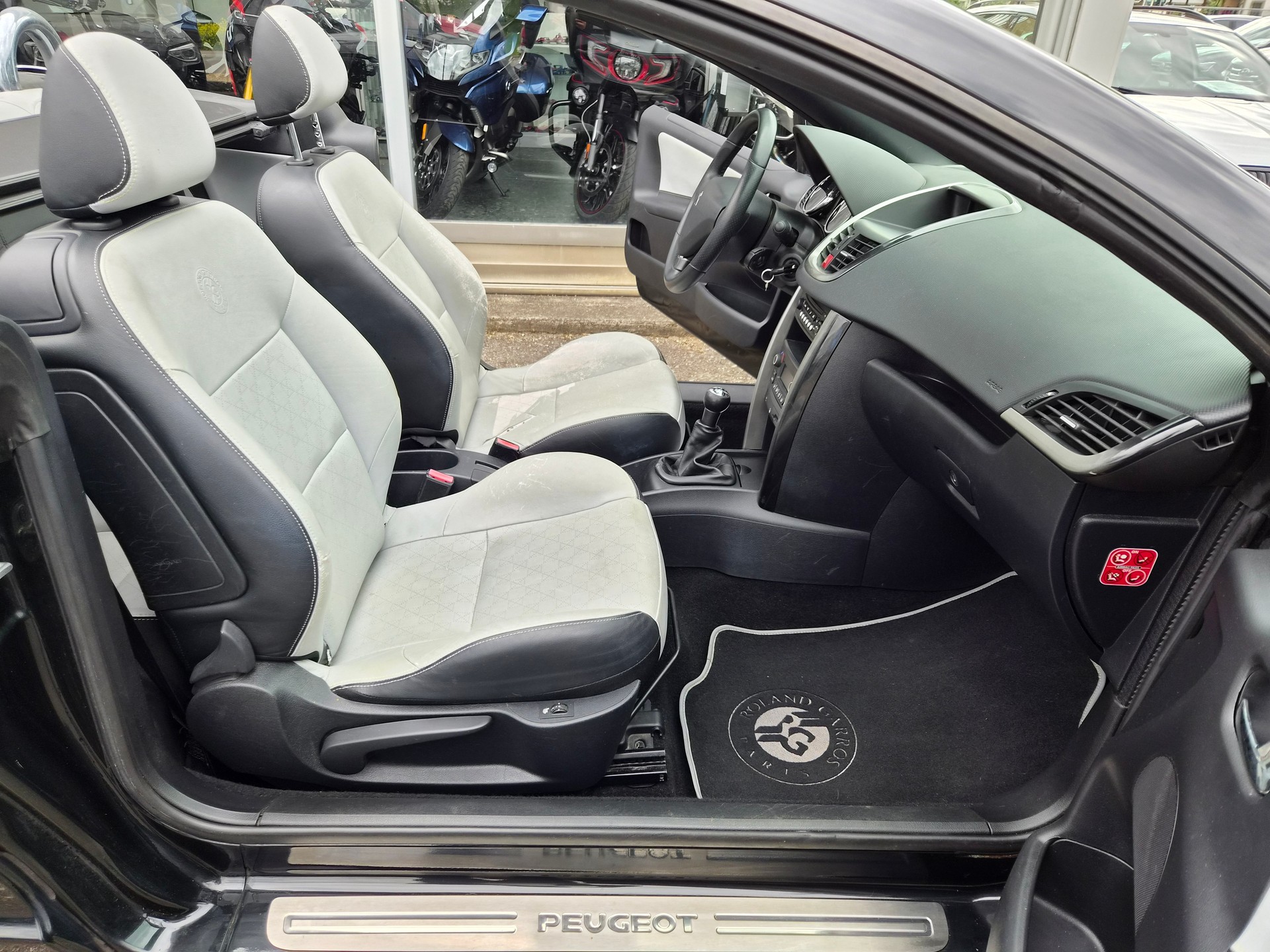 PEUGEOT 207 CC 1.6 16V Roland Garros-image-11