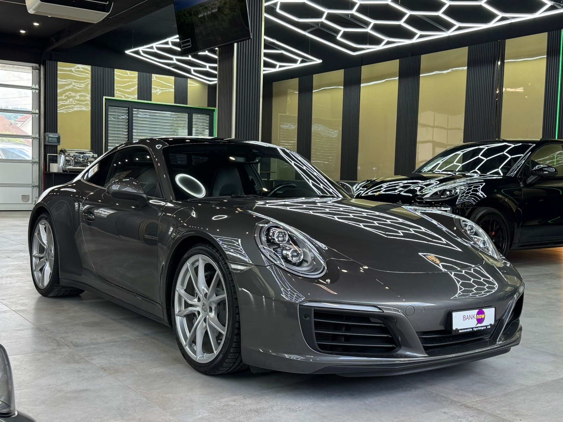 PORSCHE 911 Carrera 4 PDK - Porsche approved-showroom-element-2