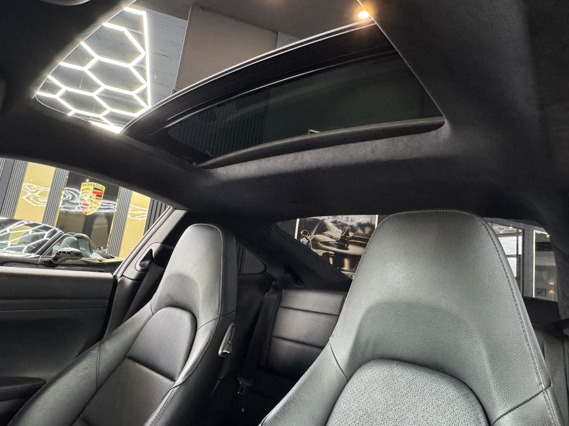 PORSCHE 911 Carrera 4 PDK - Porsche approved-image-12