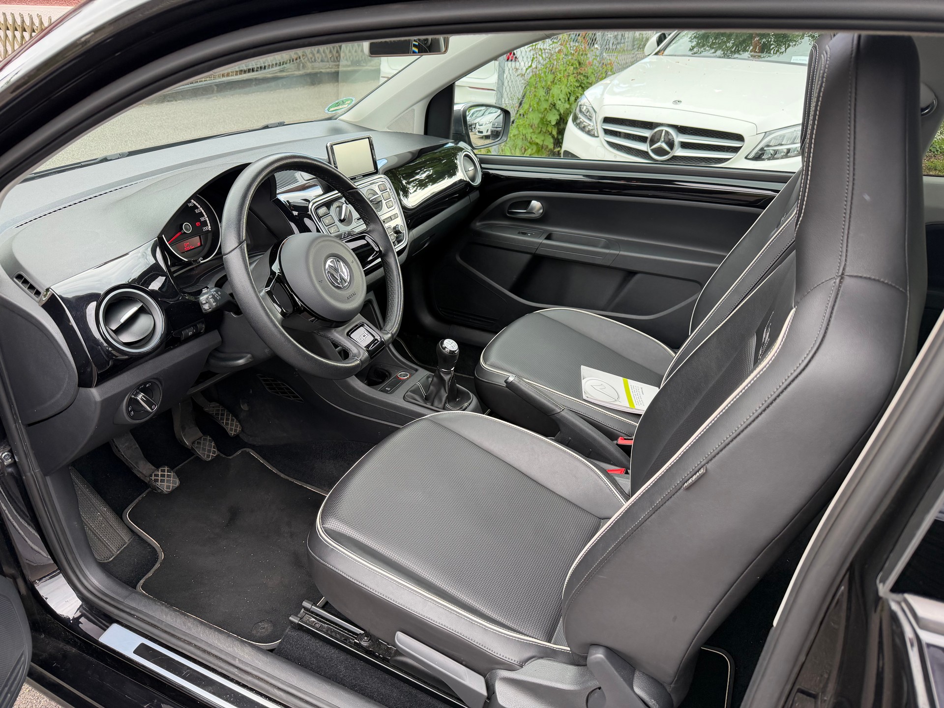 VW Up 1.0 BMT high up-image-7