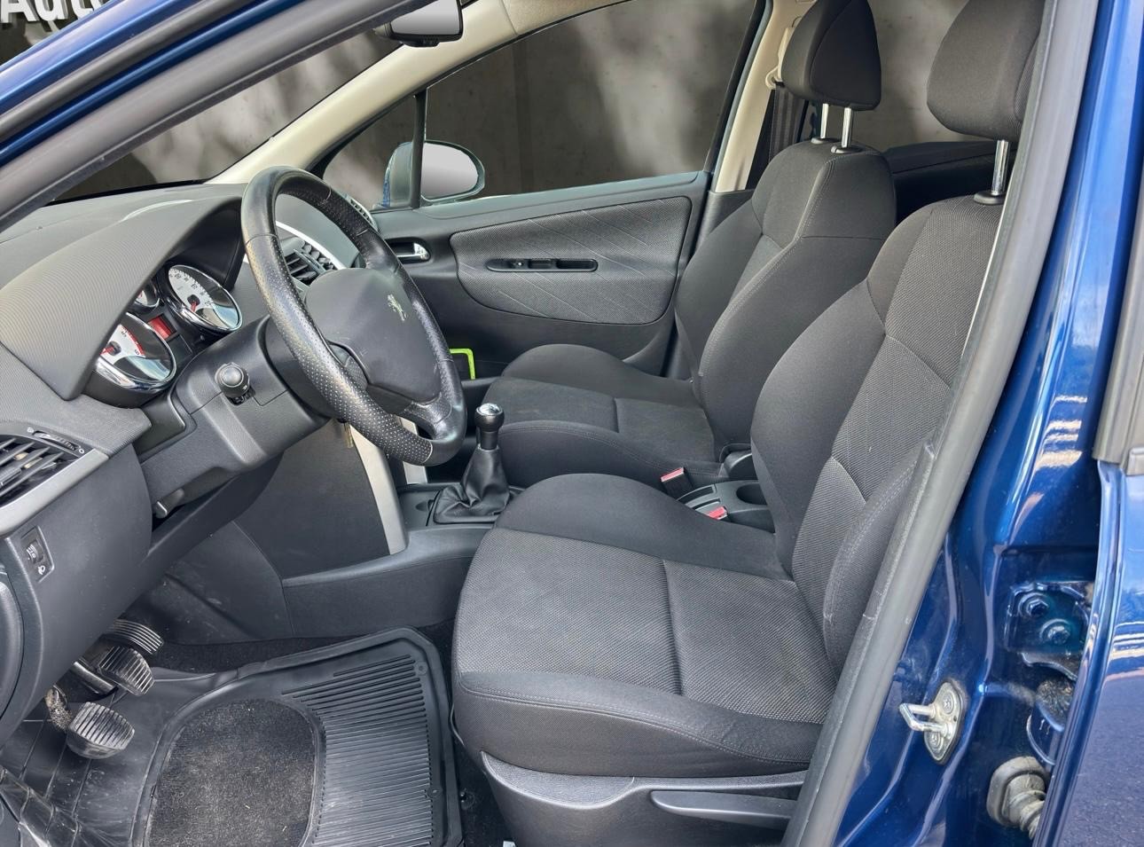 PEUGEOT 207 1.6 HDI Sport Pack-image-8