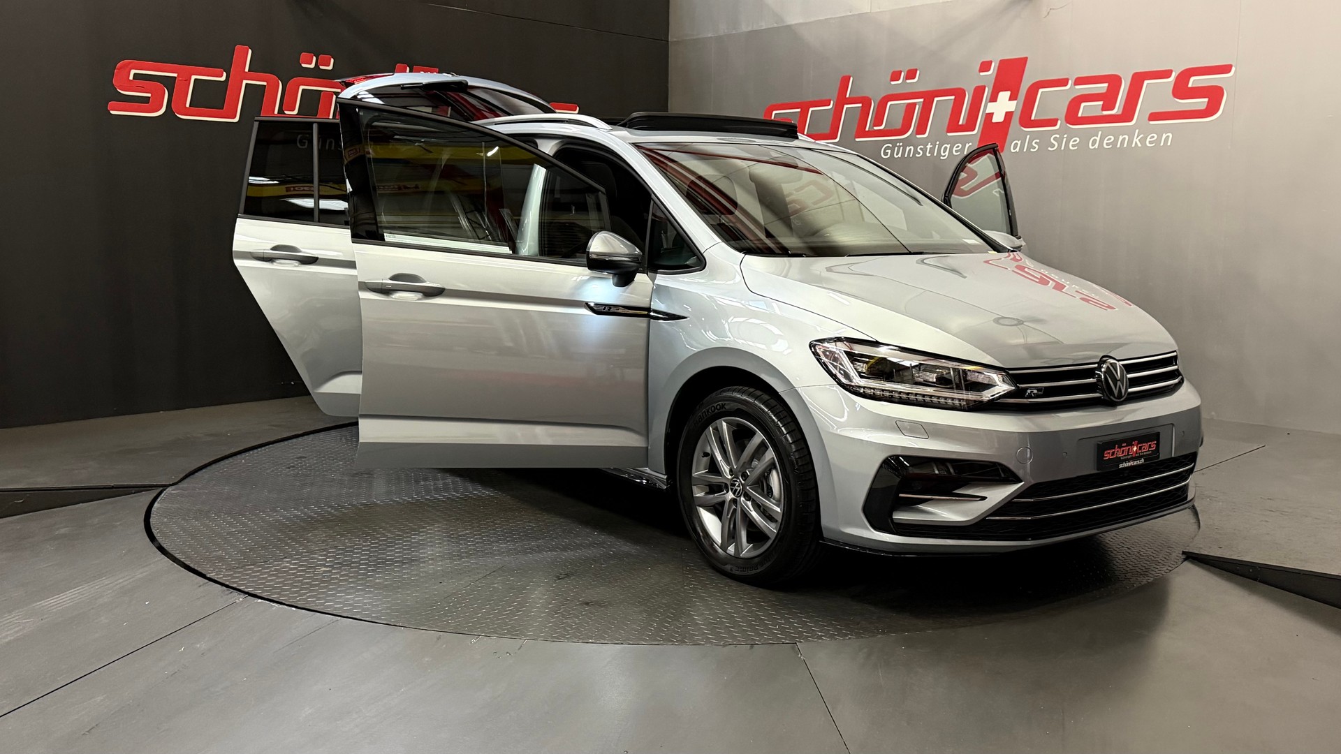 VW Touran 1.5 TSI EVO R-Line DSG Panorama-image-8