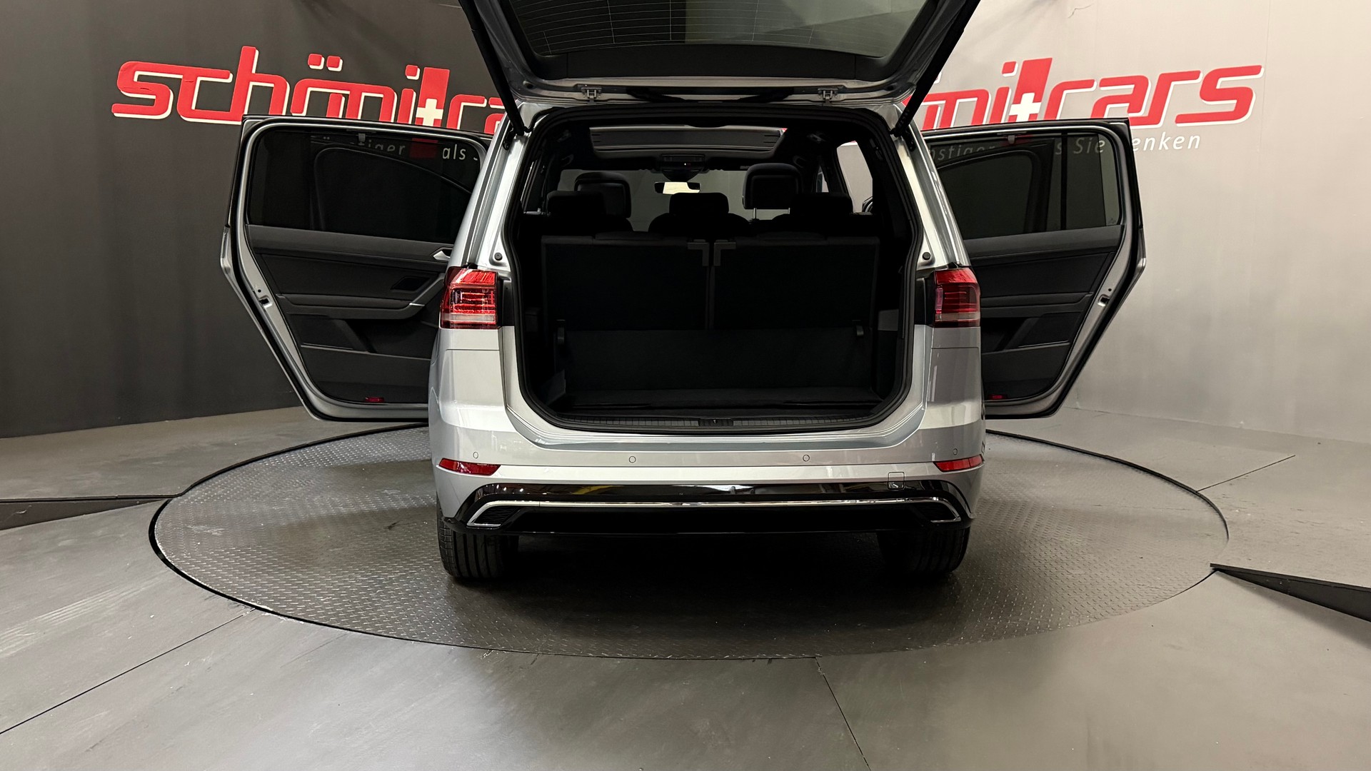 VW Touran 1.5 TSI EVO R-Line DSG Panorama-image-5