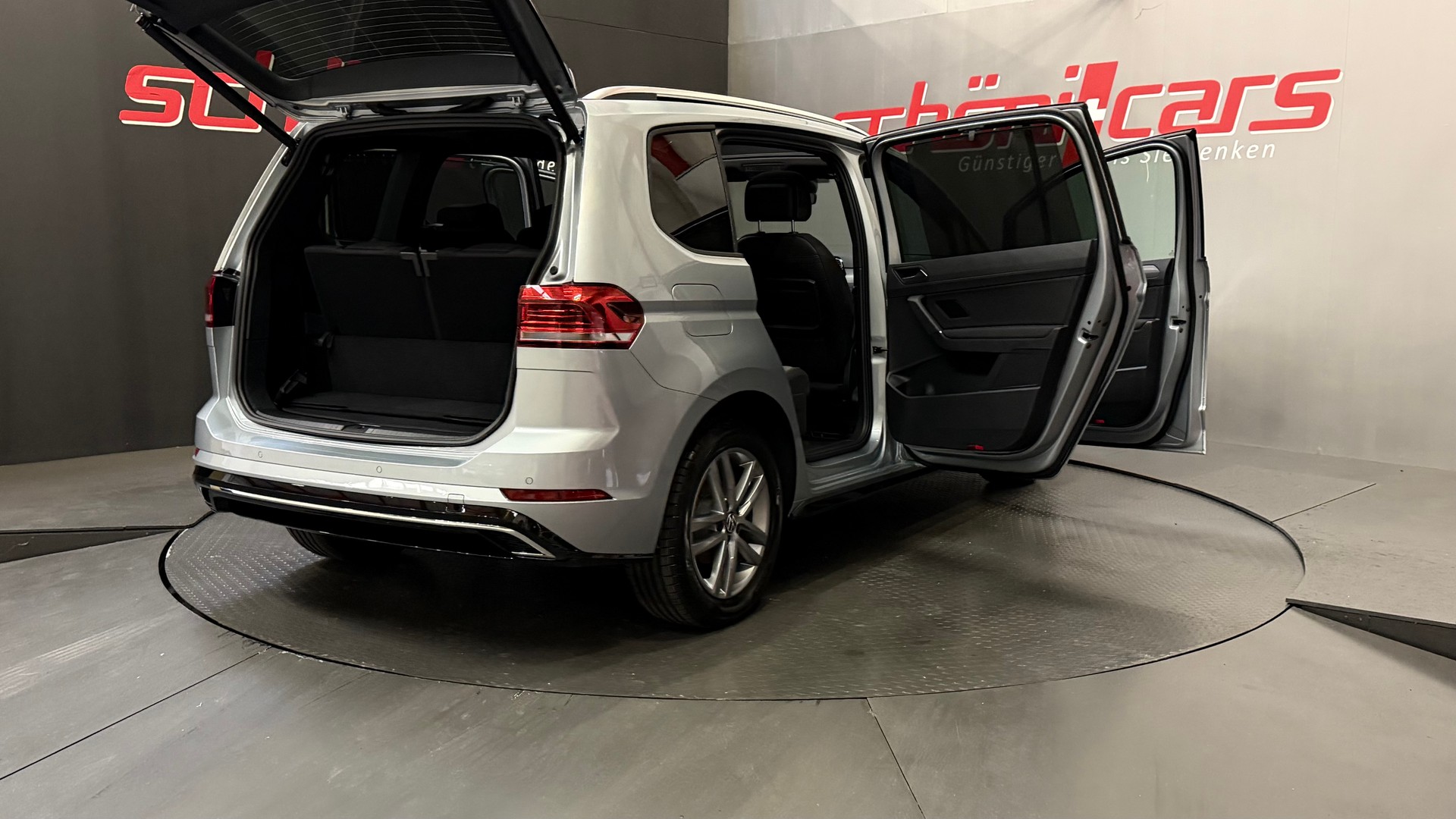 VW Touran 1.5 TSI EVO R-Line DSG Panorama-image-6