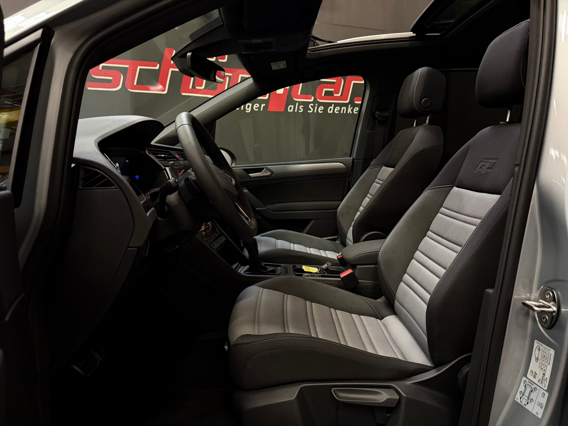 VW Touran 1.5 TSI EVO R-Line DSG Panorama-image-11