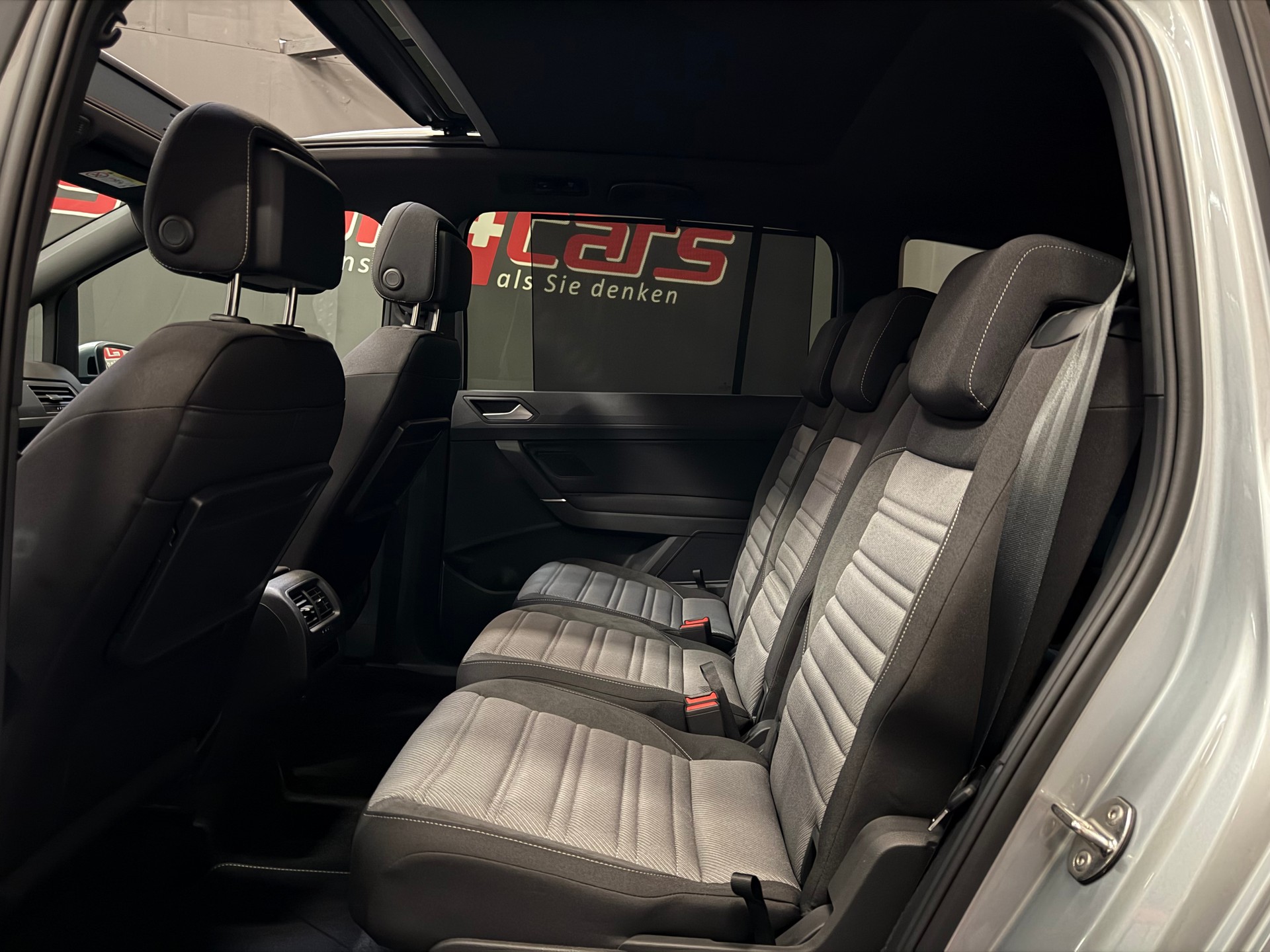 VW Touran 1.5 TSI EVO R-Line DSG Panorama-image-12