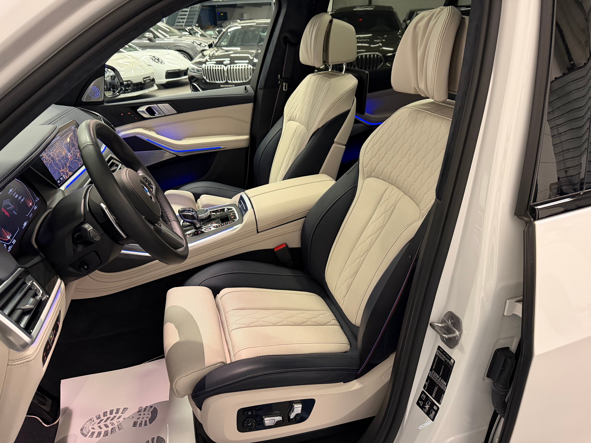 BMW X7 xDrive M50i Steptronic-image-17