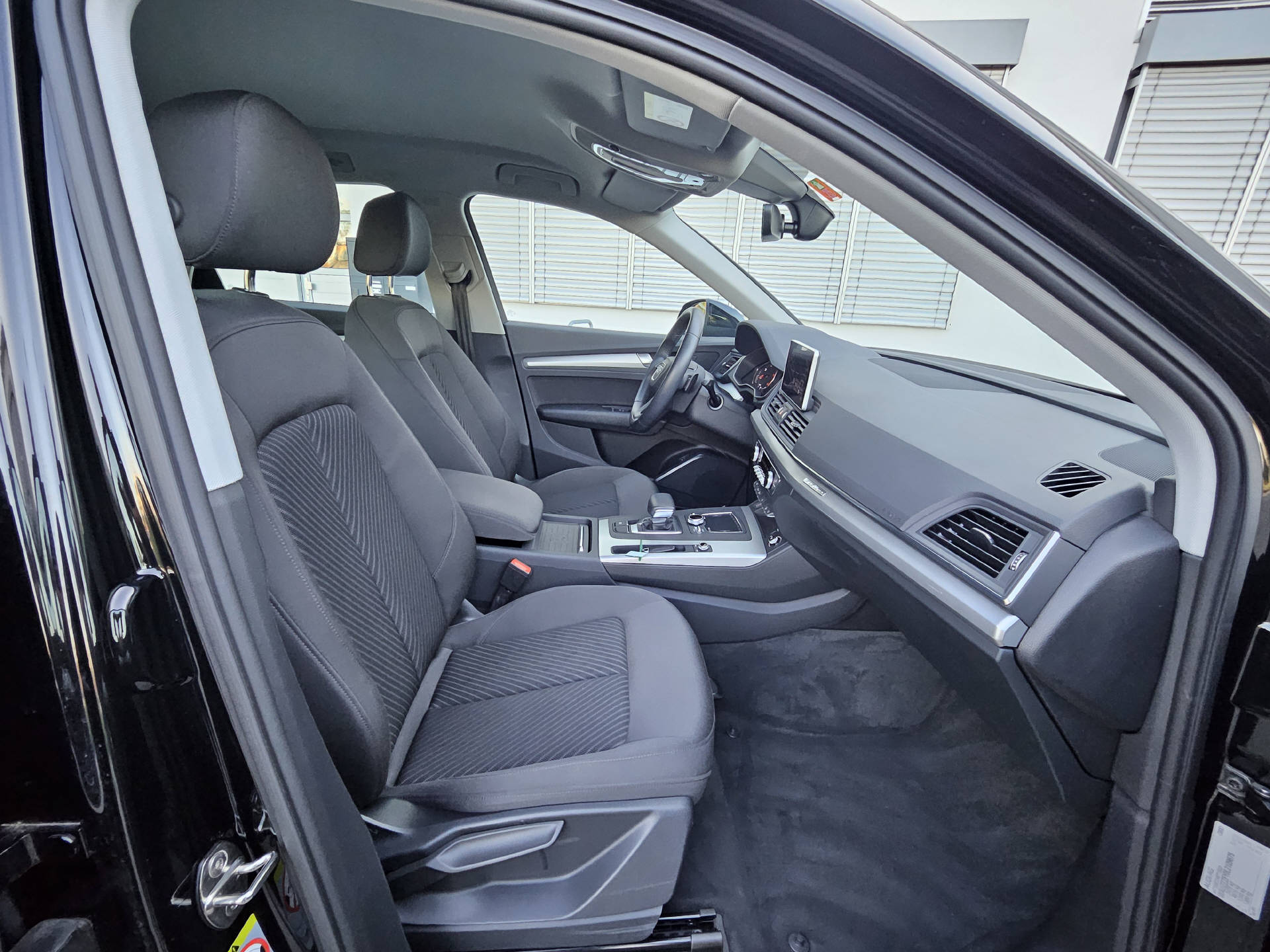 AUDI Q5 2.0 40 TDI quattro S-Tronic * Frisch ab MFK * Frisch ab Service *-image-18