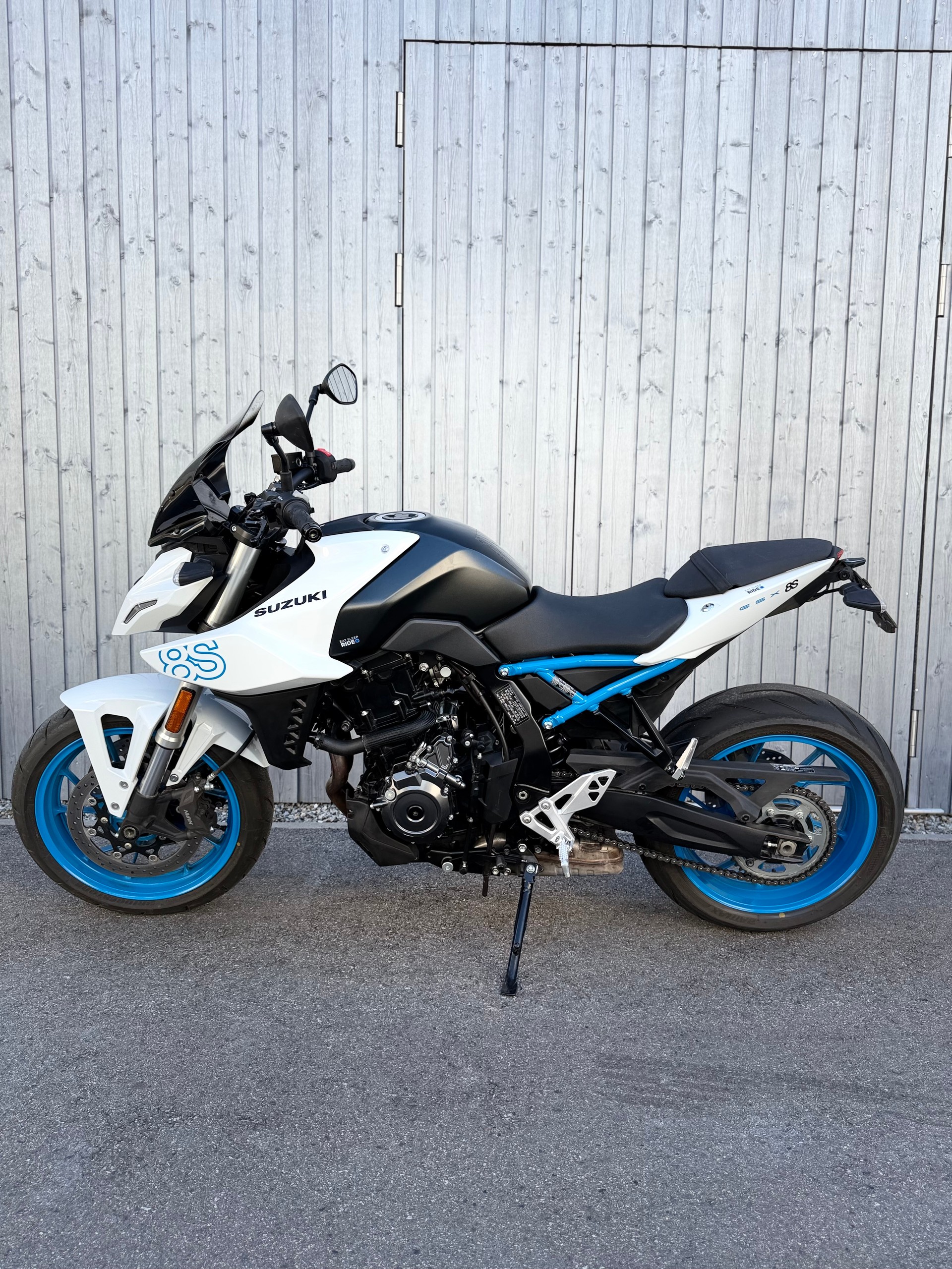 SUZUKI GSX 8 S-showroom-element-3