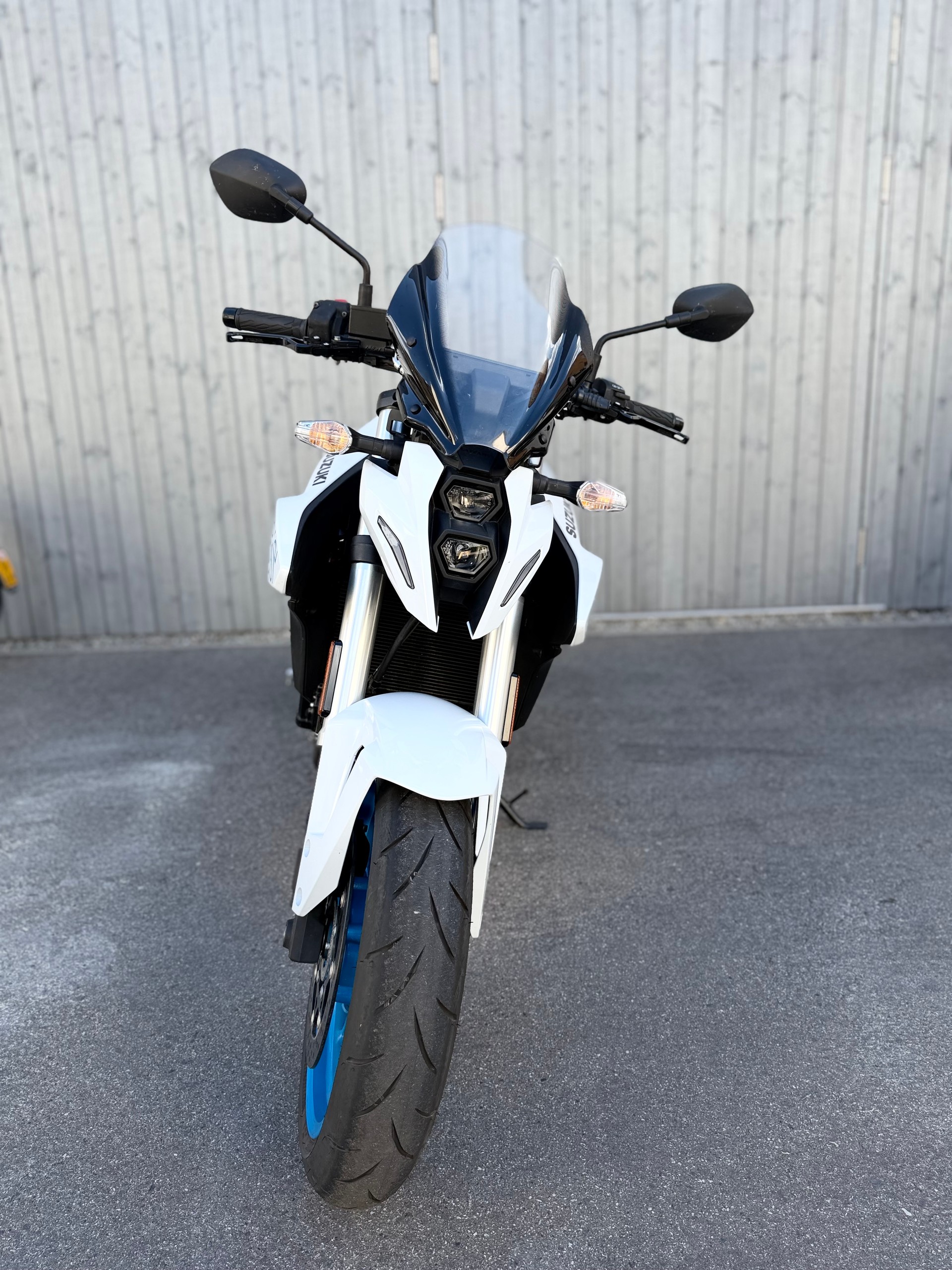 SUZUKI GSX 8 S-image-4