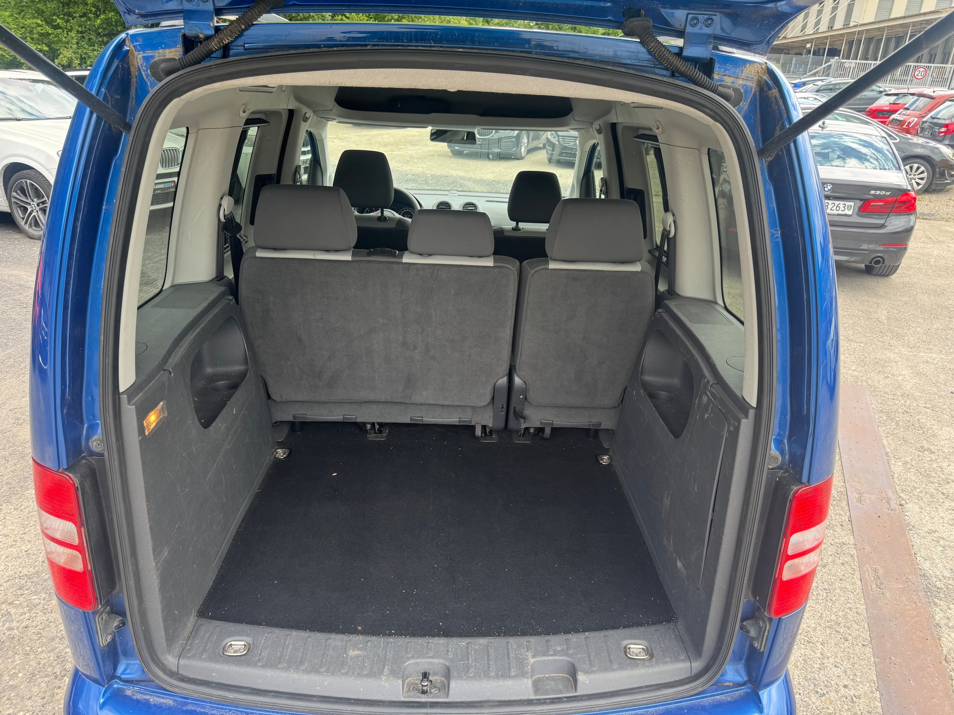 VW Caddy 1.6 TDI Blue Motion Technology Family-image-11