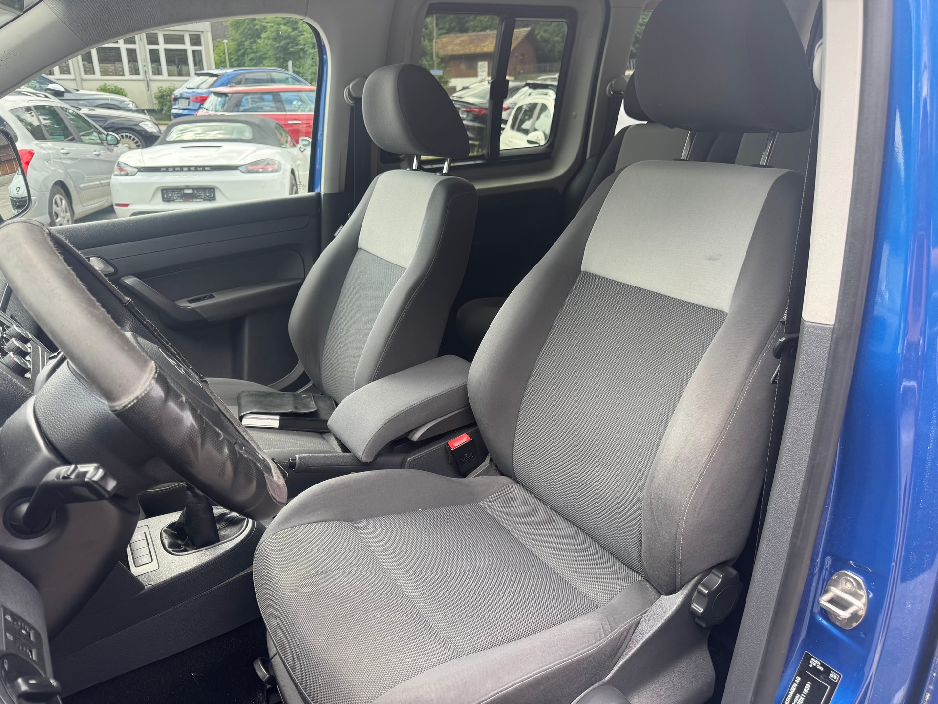 VW Caddy 1.6 TDI Blue Motion Technology Family-image-9