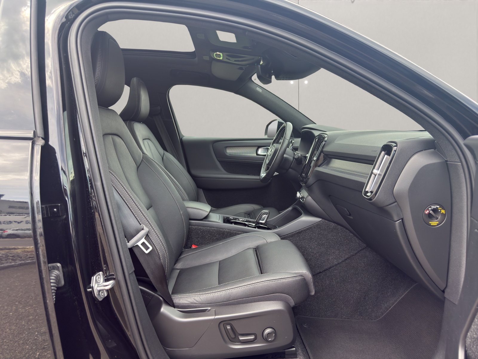 VOLVO XC40 2.0 B4 MH R-Design AWD-image-11