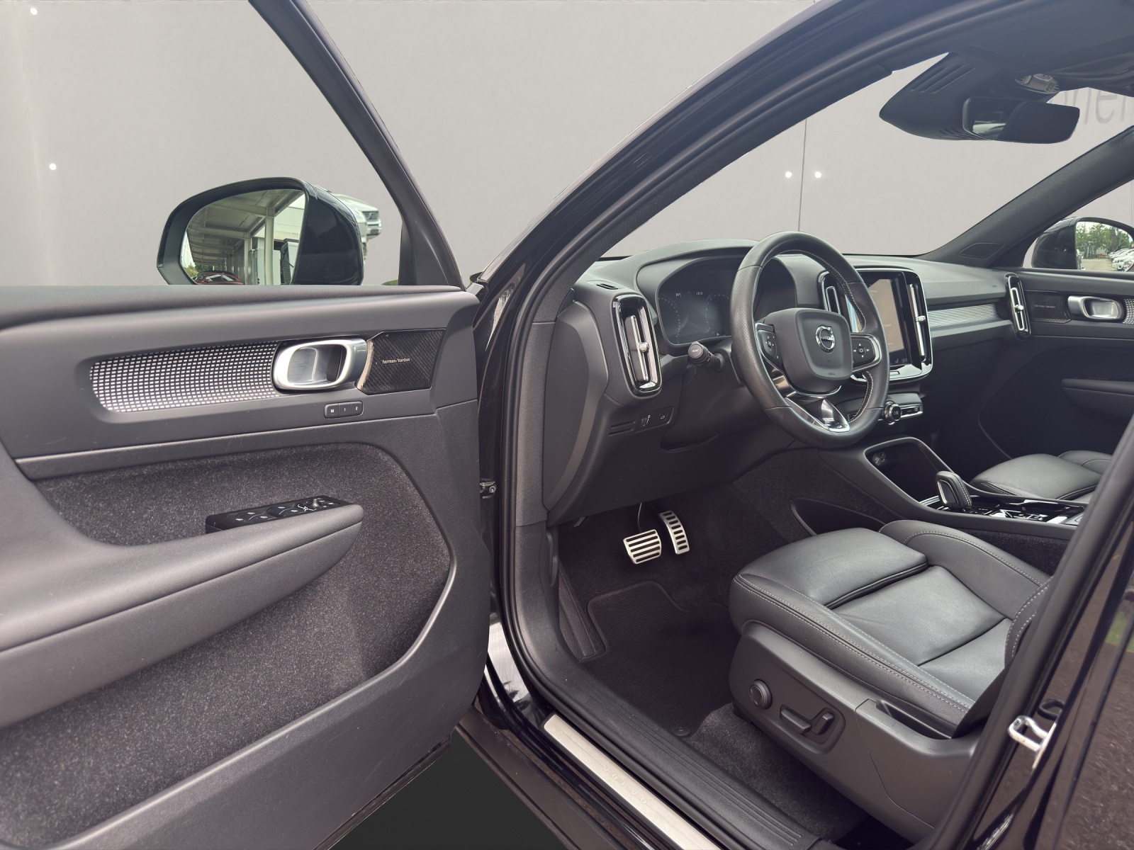 VOLVO XC40 2.0 B4 MH R-Design AWD-image-7