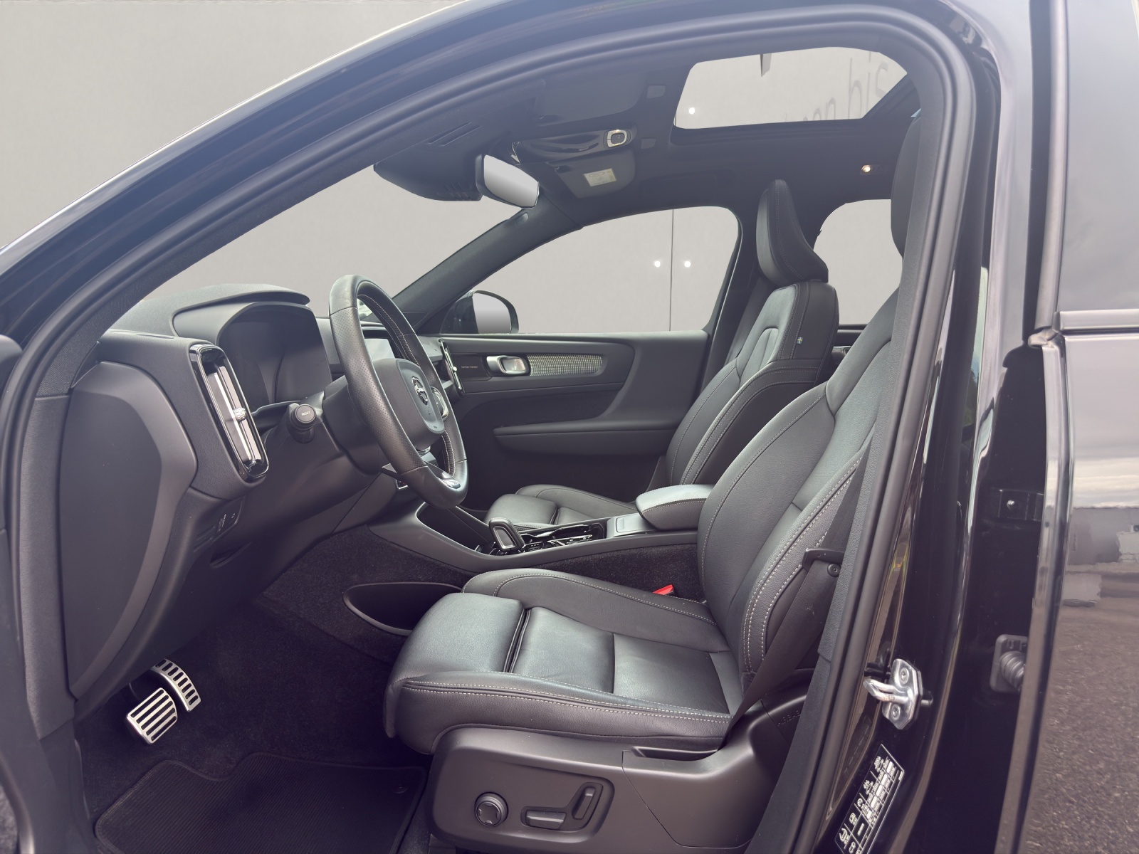 VOLVO XC40 2.0 B4 MH R-Design AWD-image-10