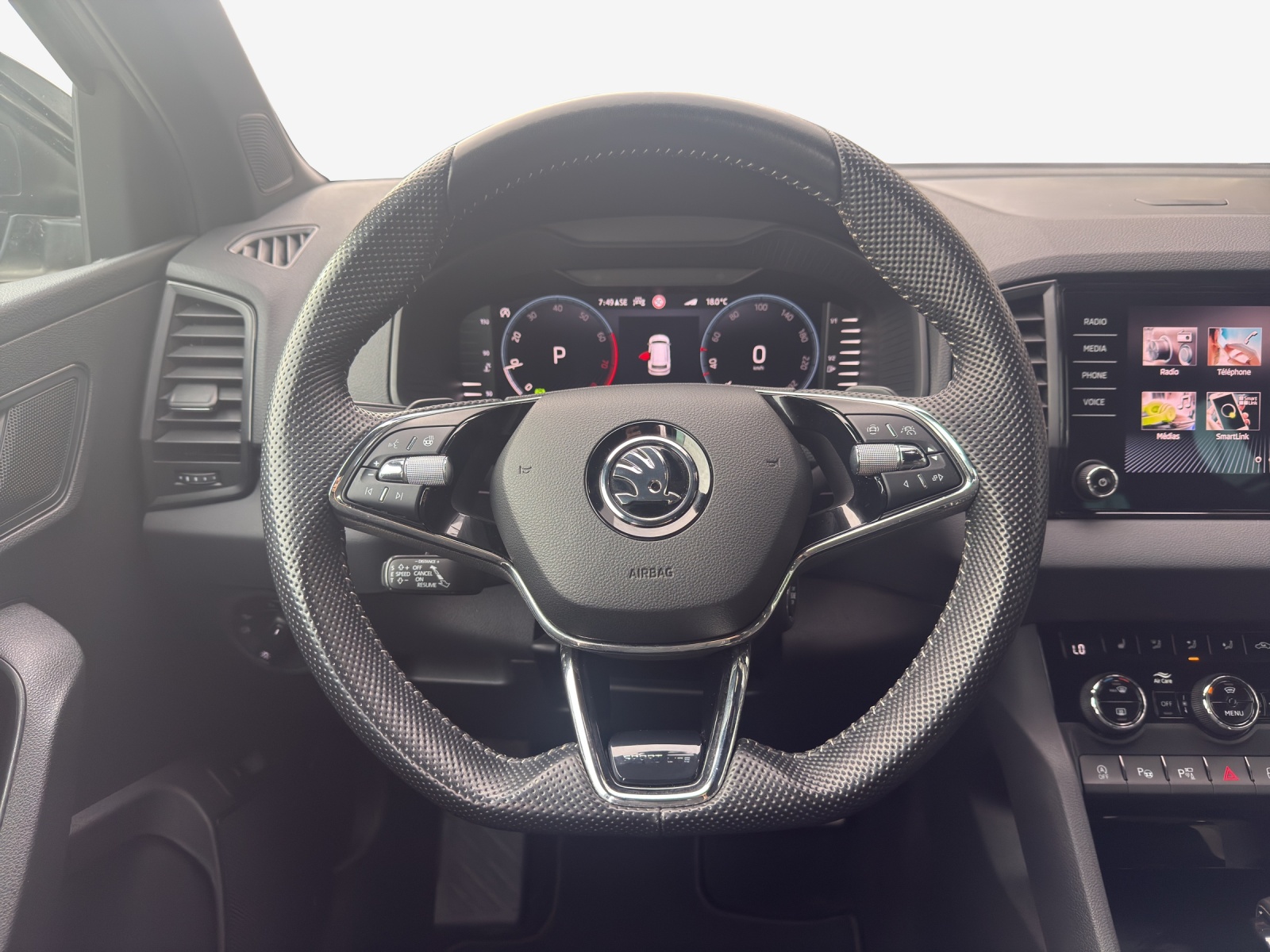 SKODA Karoq 1.5 TSI SportLine DSG-image-9