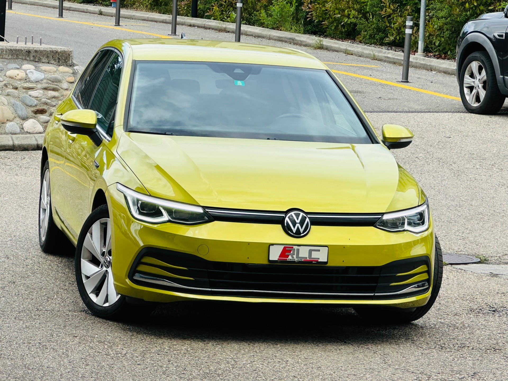 VW Golf 1.5 TSI ACT First Edition-image-2