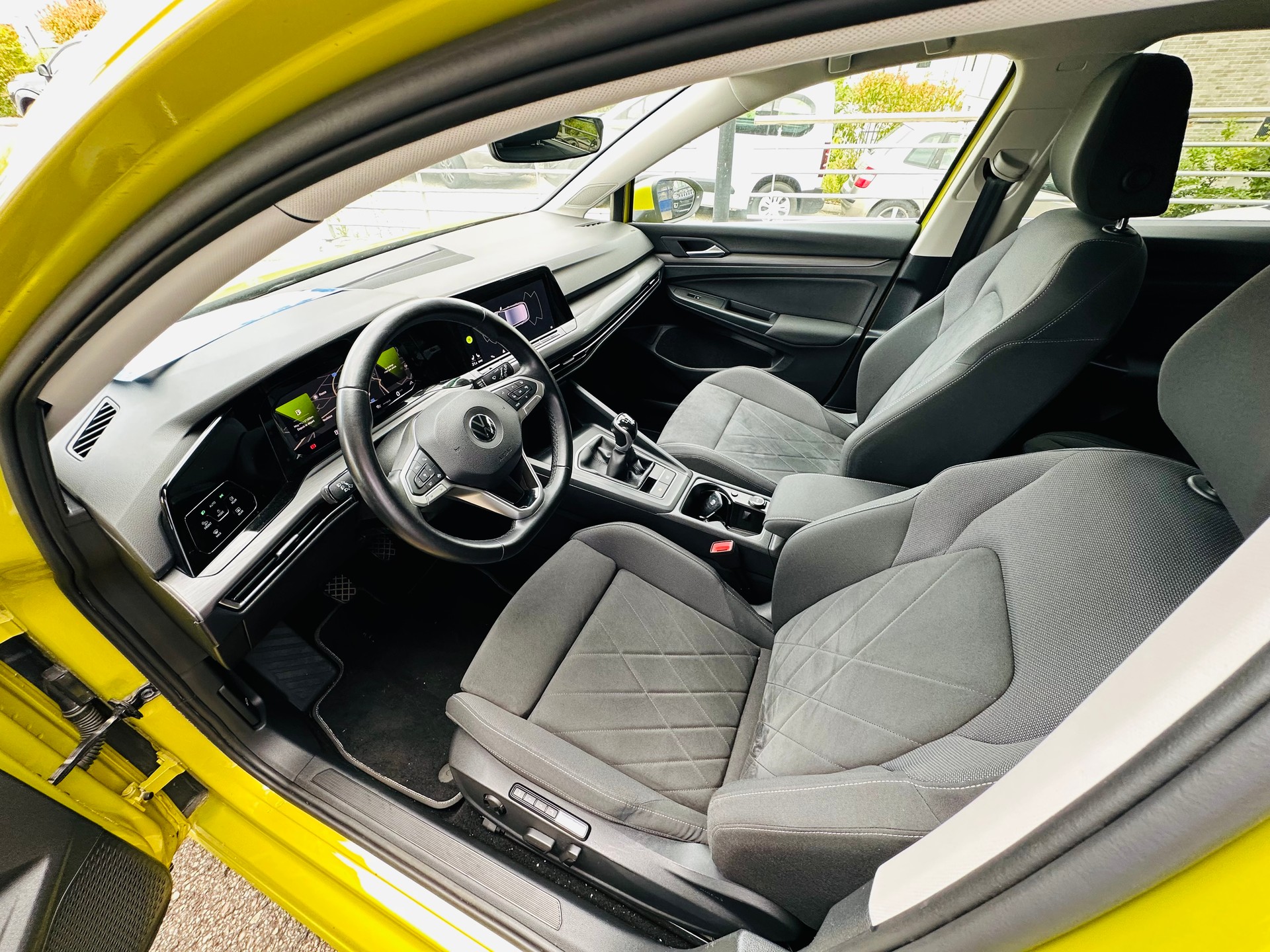 VW Golf 1.5 TSI ACT First Edition-image-12