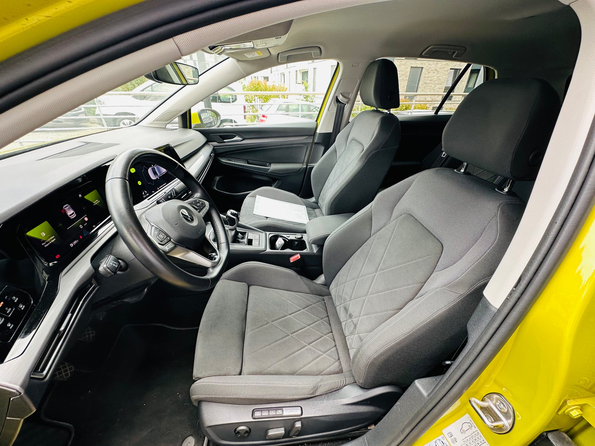 VW Golf 1.5 TSI ACT First Edition-image-11