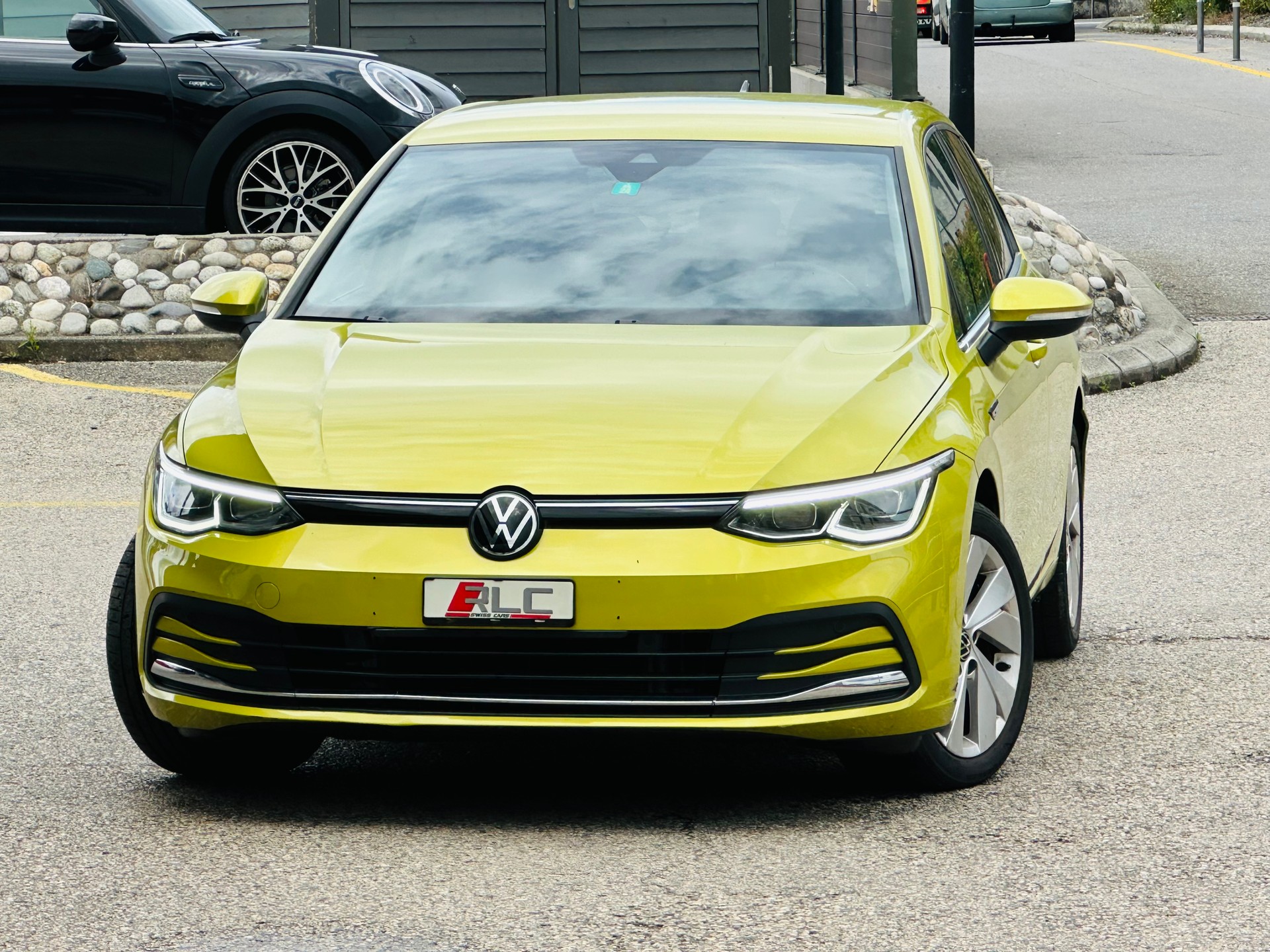 VW Golf 1.5 TSI ACT First Edition-image-1