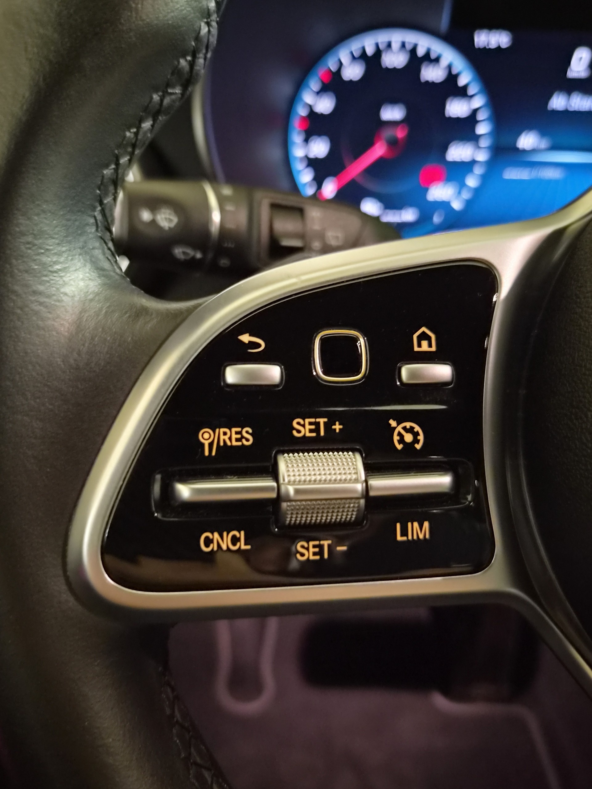 MERCEDES-BENZ C 220 d Swiss Star AMG Line 4M 9G-Tronic-image-14
