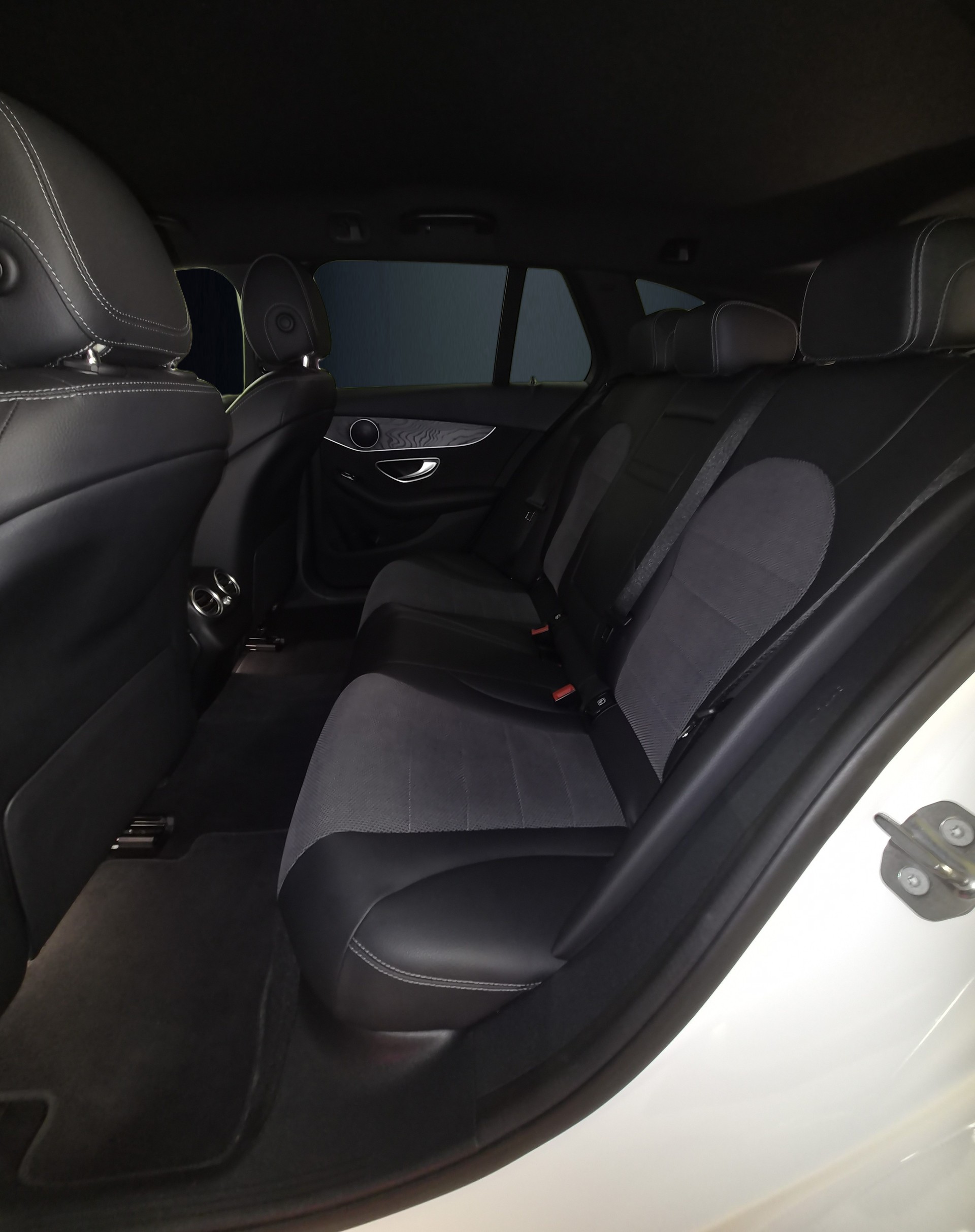 MERCEDES-BENZ C 220 d Swiss Star AMG Line 4M 9G-Tronic-image-22