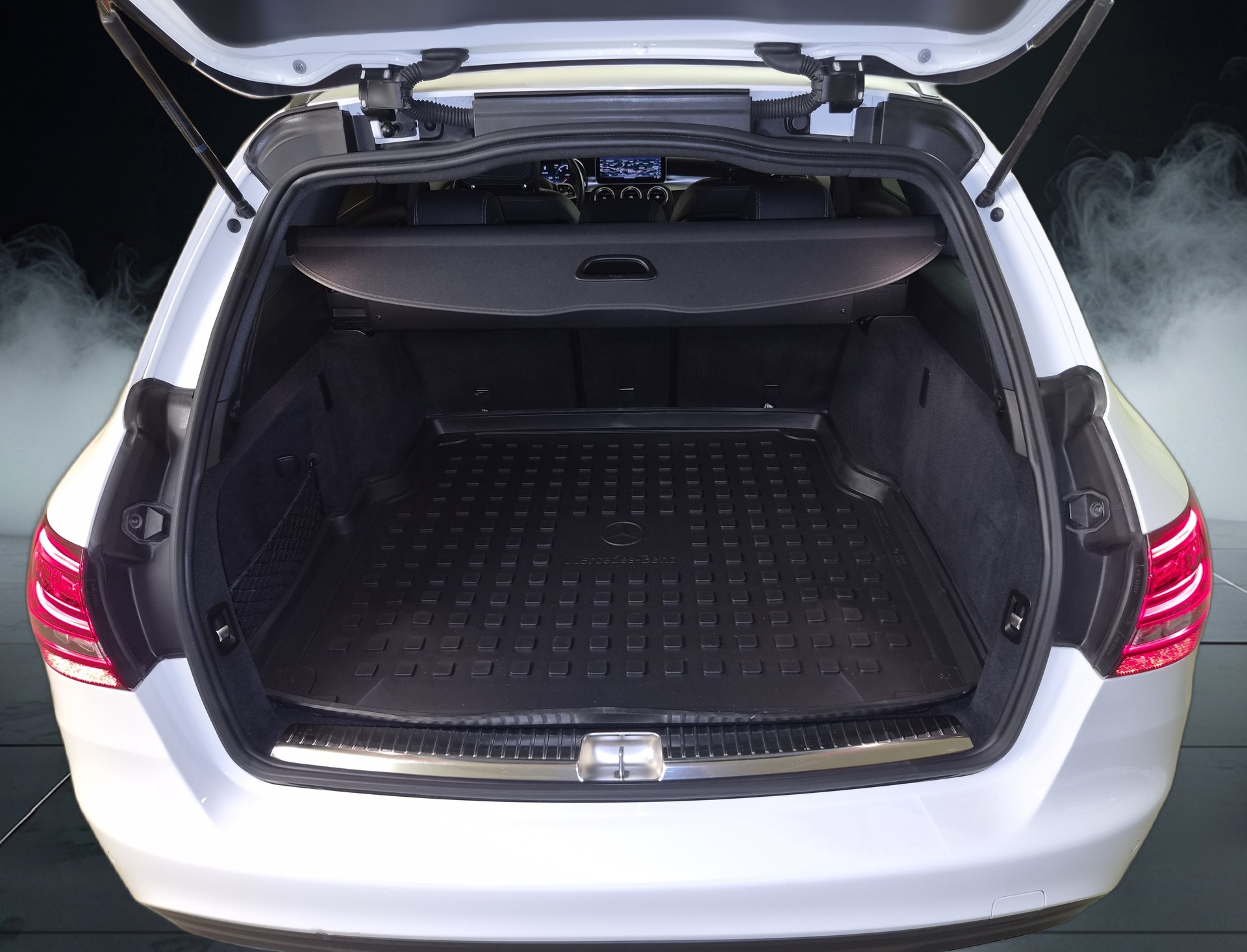 MERCEDES-BENZ C 220 d Swiss Star AMG Line 4M 9G-Tronic-image-25