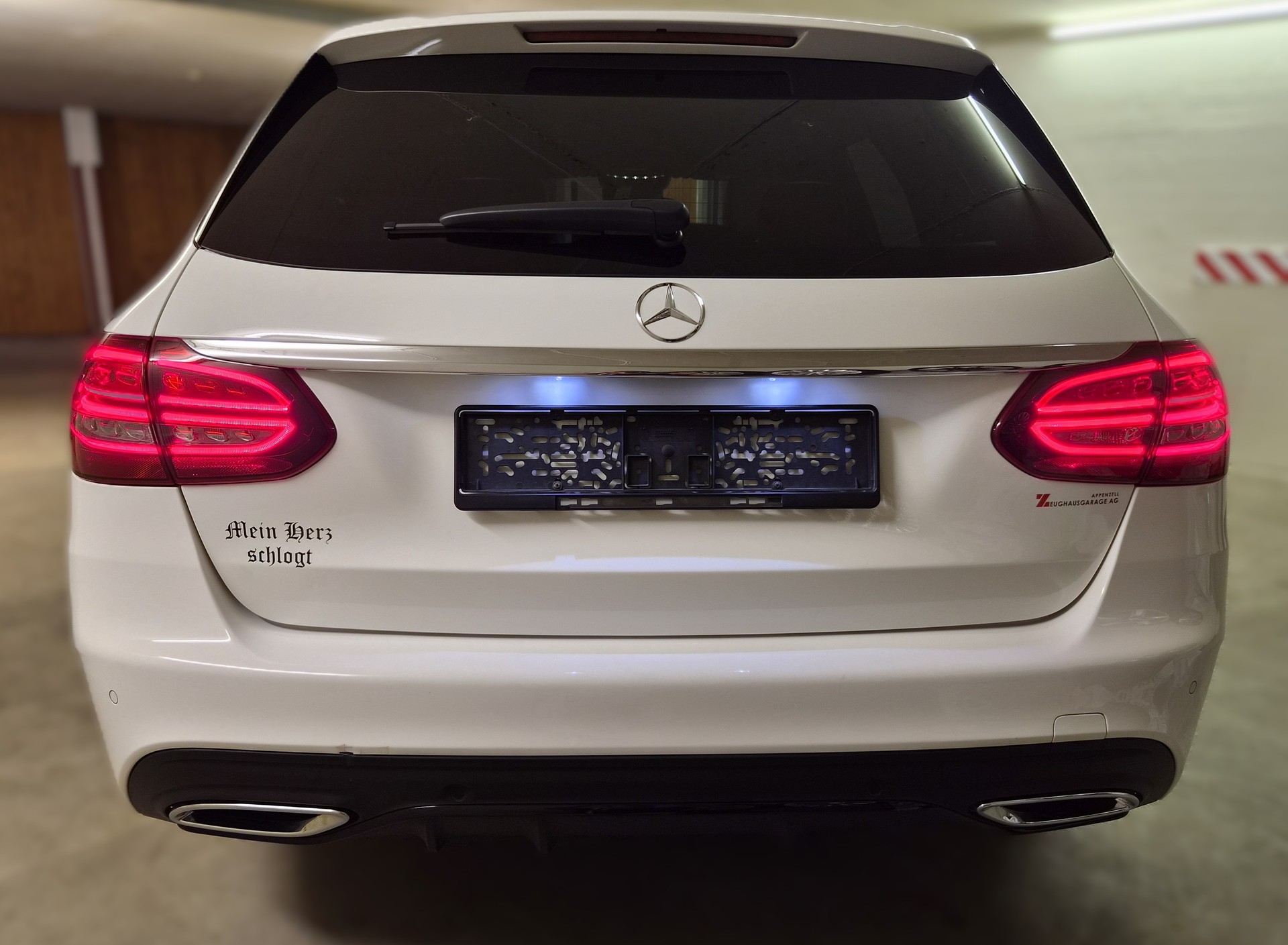 MERCEDES-BENZ C 220 d Swiss Star AMG Line 4M 9G-Tronic-image-6