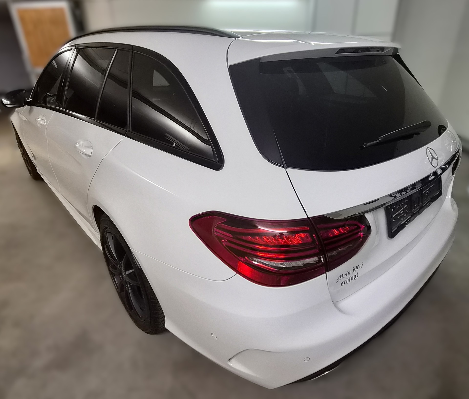 MERCEDES-BENZ C 220 d Swiss Star AMG Line 4M 9G-Tronic-image-5