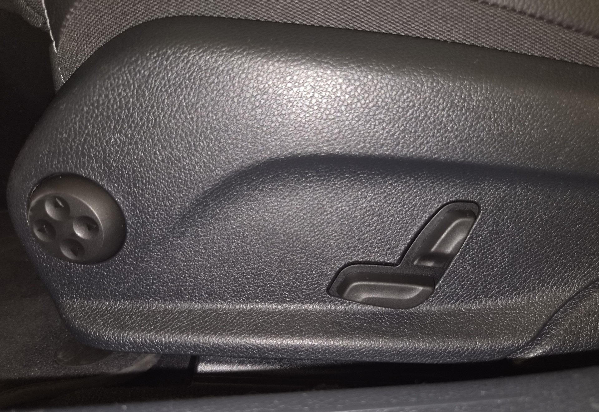 MERCEDES-BENZ C 220 d Swiss Star AMG Line 4M 9G-Tronic-image-24