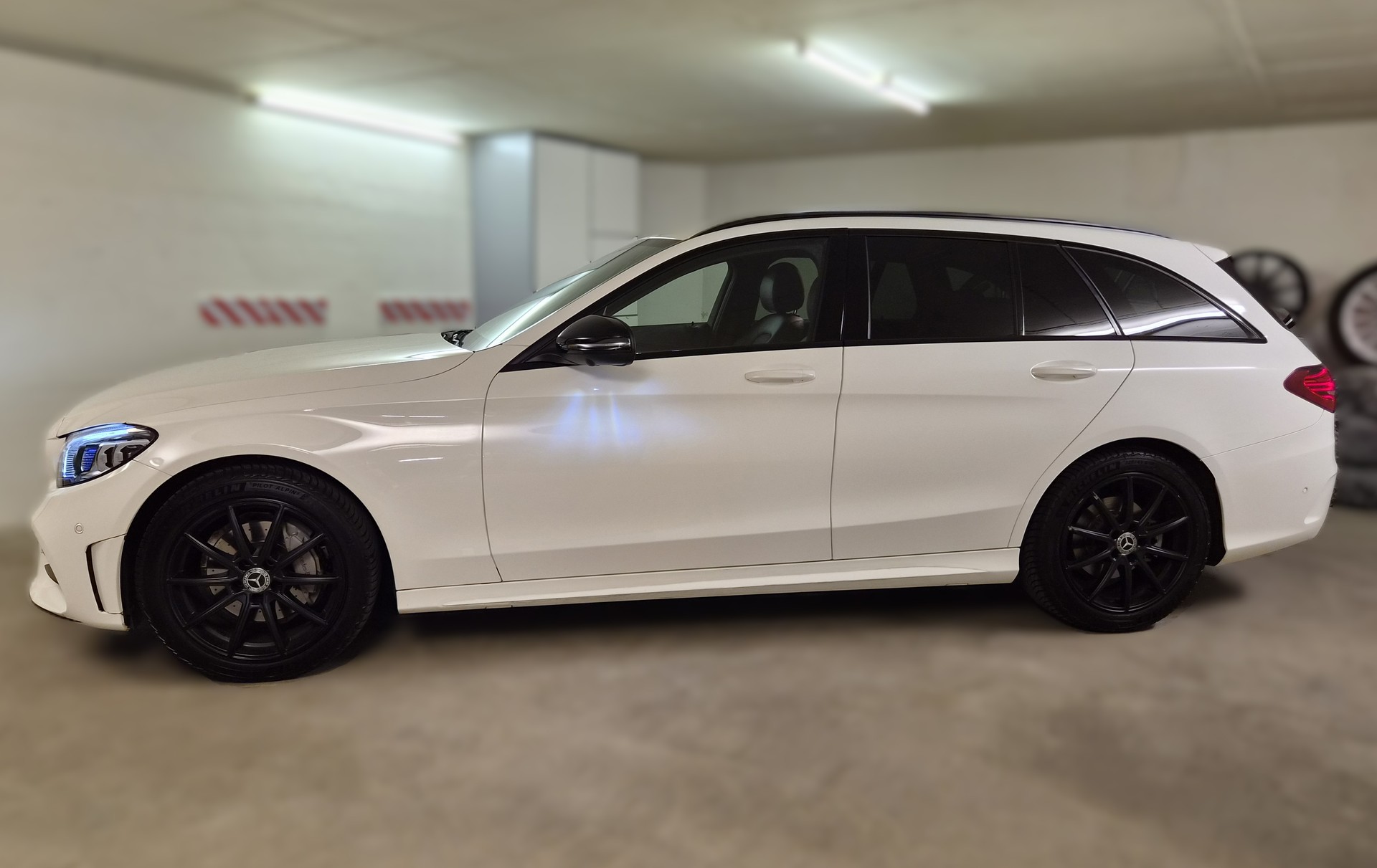 MERCEDES-BENZ C 220 d Swiss Star AMG Line 4M 9G-Tronic-image-4