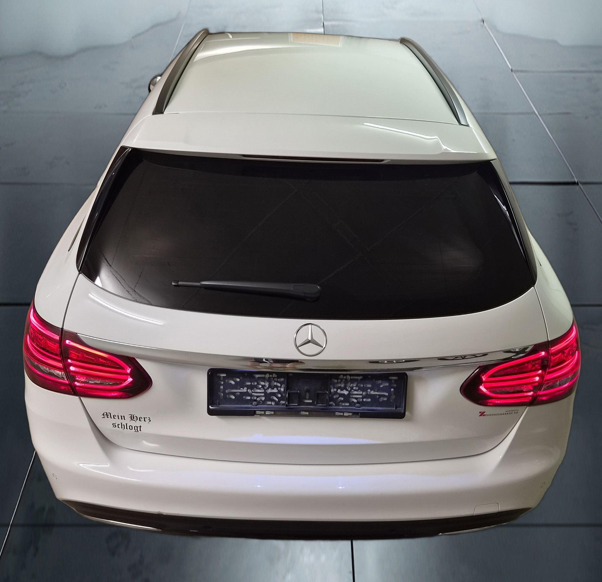 MERCEDES-BENZ C 220 d Swiss Star AMG Line 4M 9G-Tronic-image-5