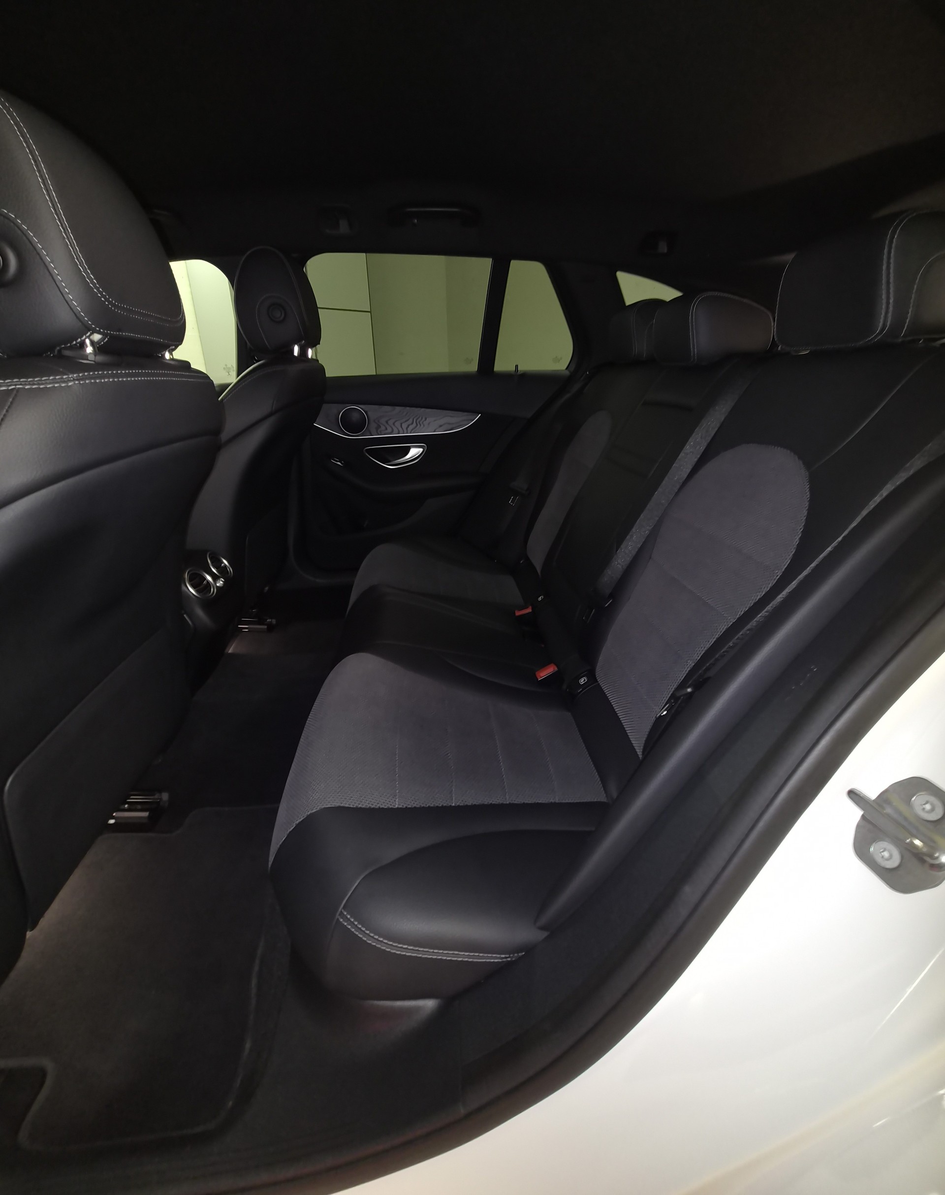MERCEDES-BENZ C 220 d Swiss Star AMG Line 4M 9G-Tronic-image-25