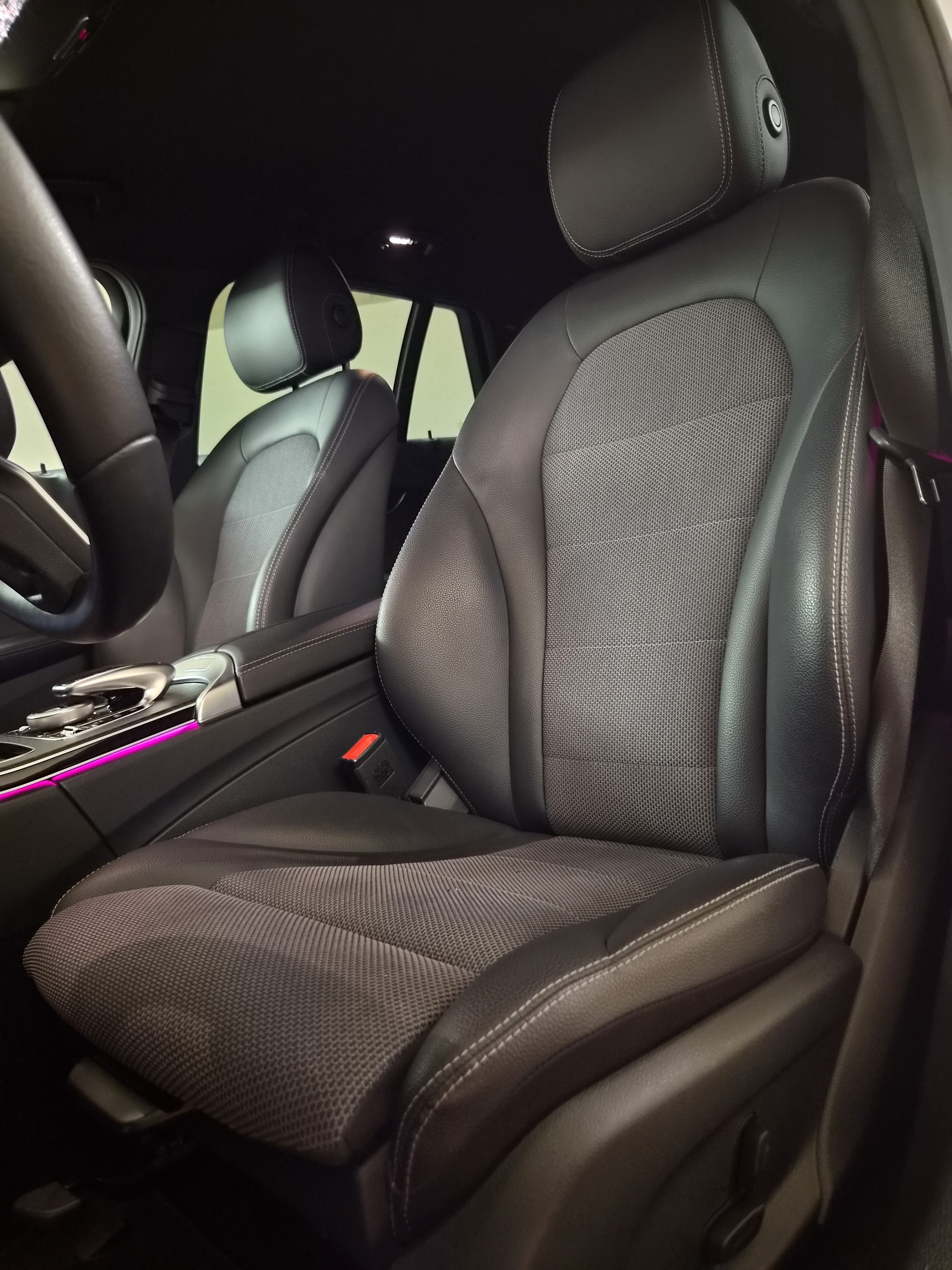 MERCEDES-BENZ C 220 d Swiss Star AMG Line 4M 9G-Tronic-image-23