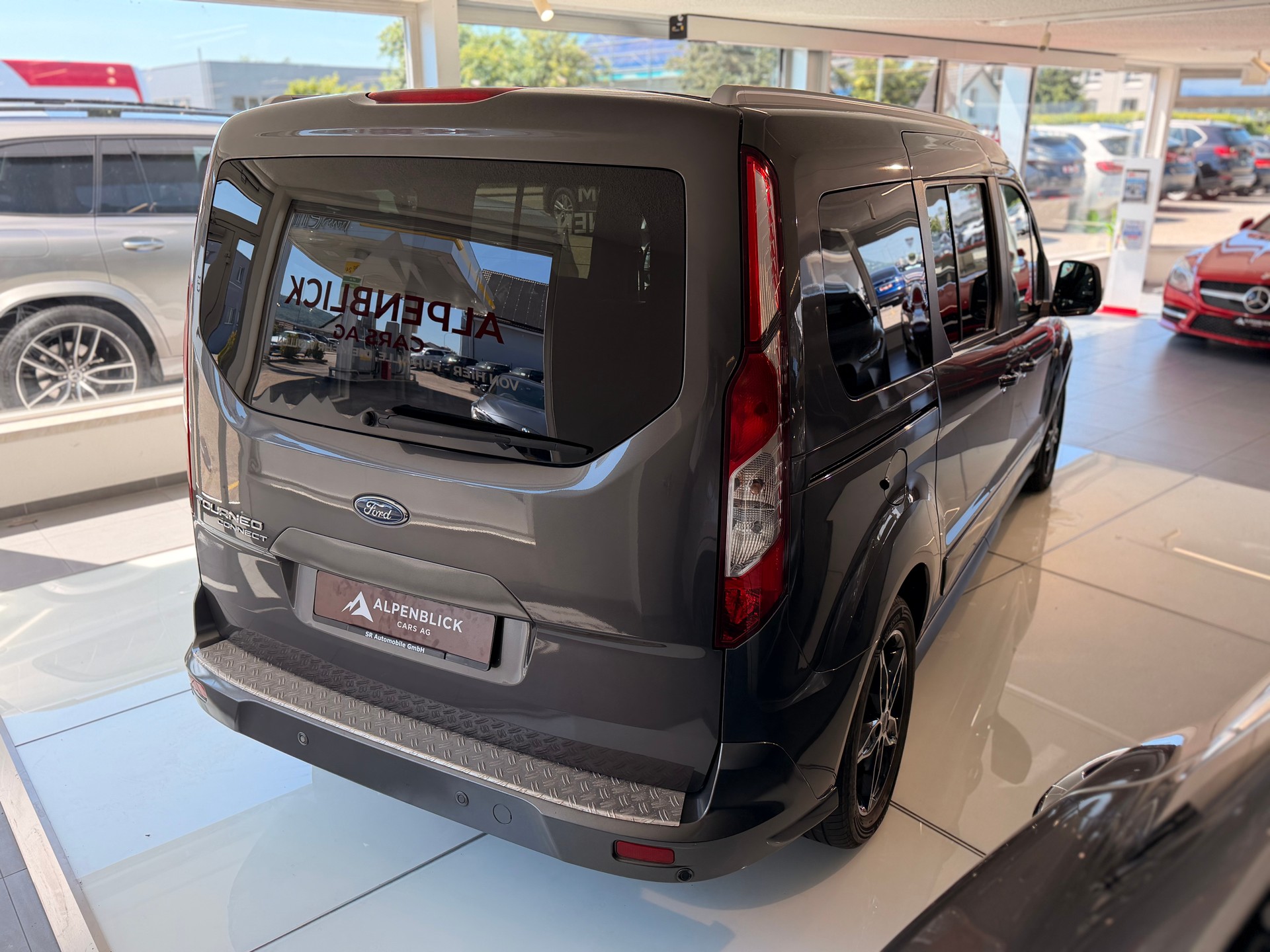 FORD Grand Tourneo Connect 1.5 TDCi Titanium-image-6