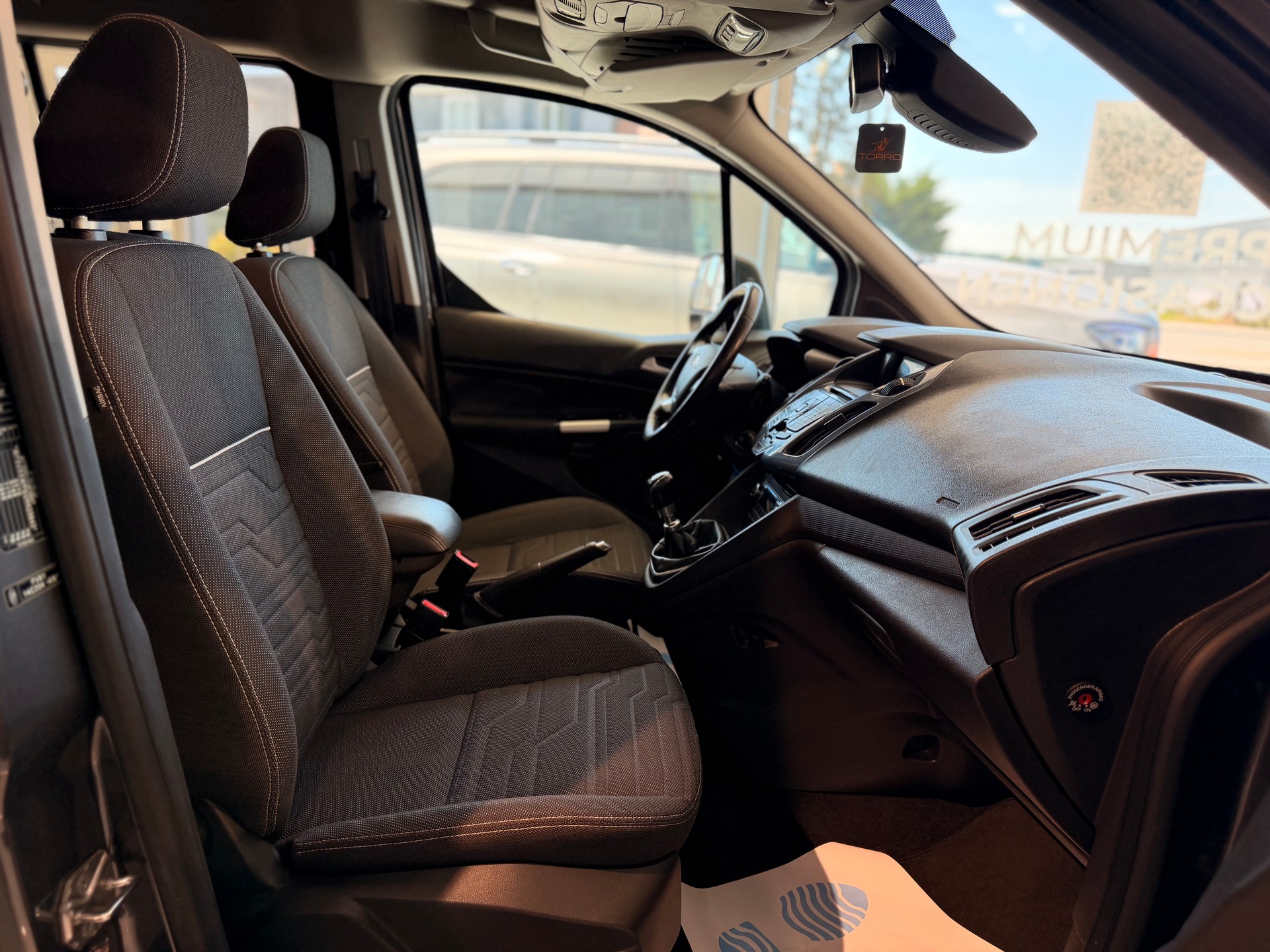 FORD Grand Tourneo Connect 1.5 TDCi Titanium-image-14