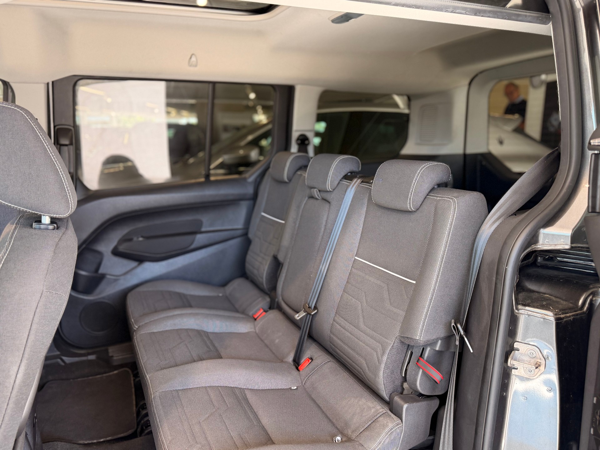 FORD Grand Tourneo Connect 1.5 TDCi Titanium-image-12