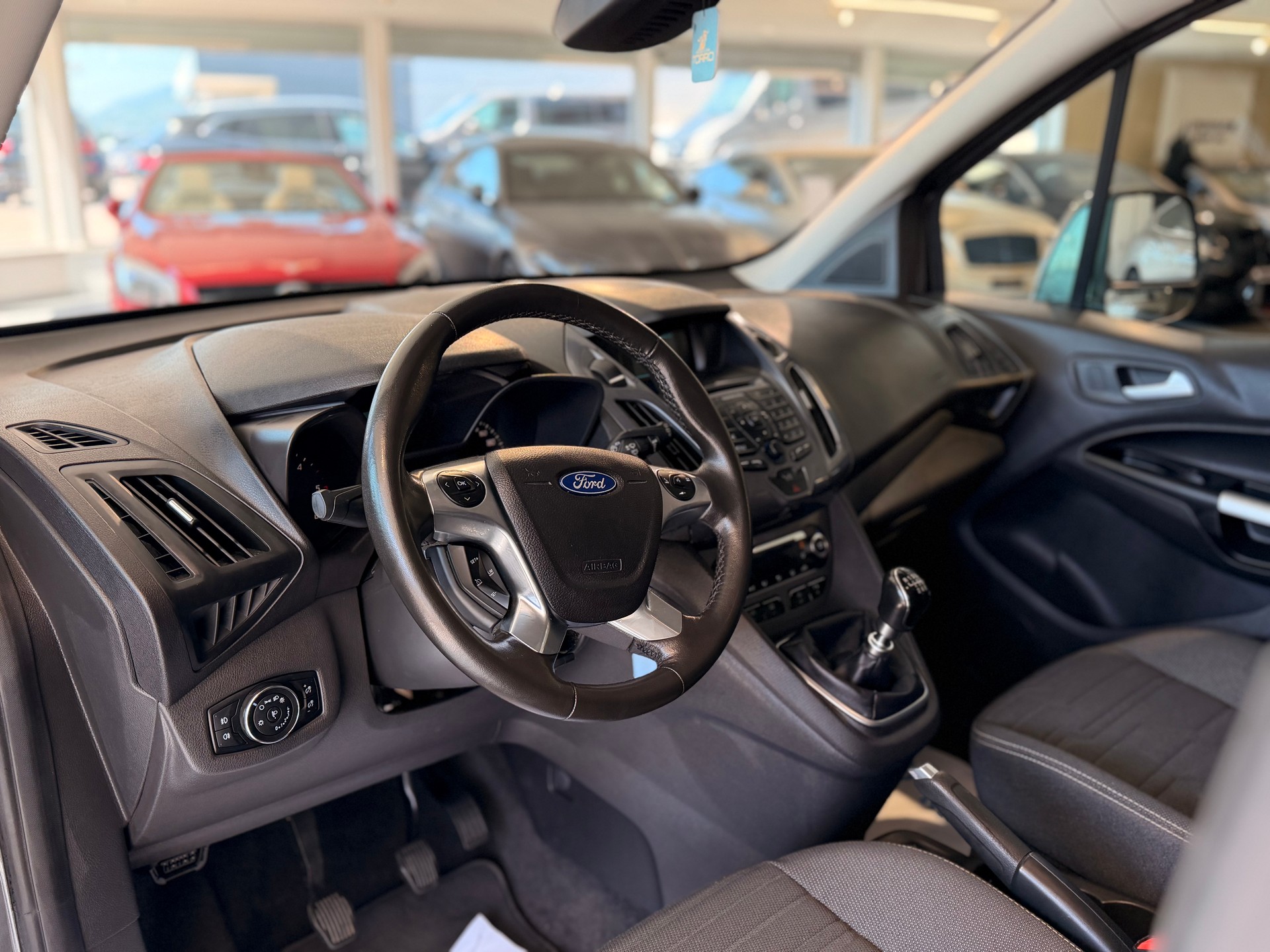 FORD Grand Tourneo Connect 1.5 TDCi Titanium-image-21