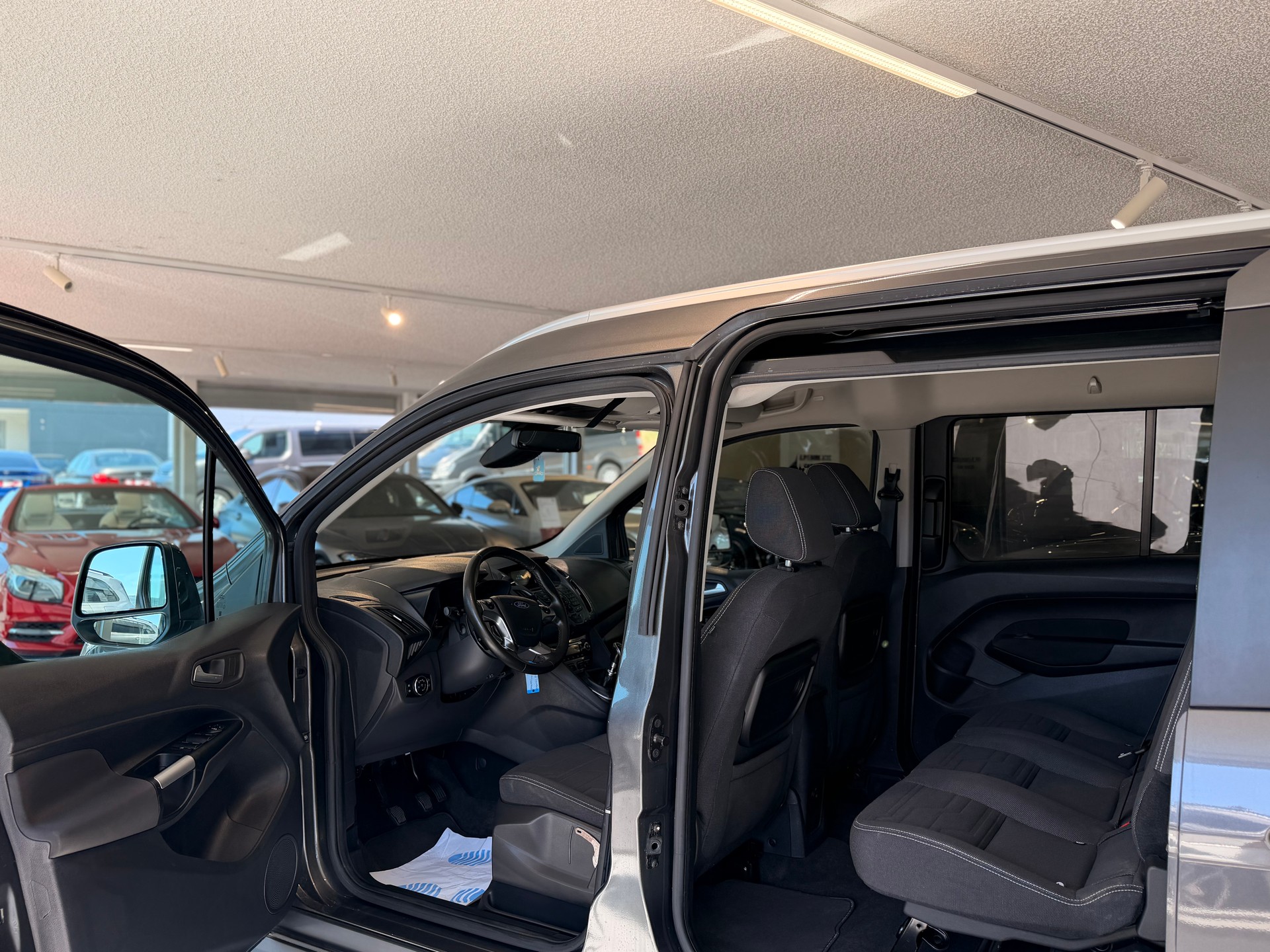 FORD Grand Tourneo Connect 1.5 TDCi Titanium-image-11