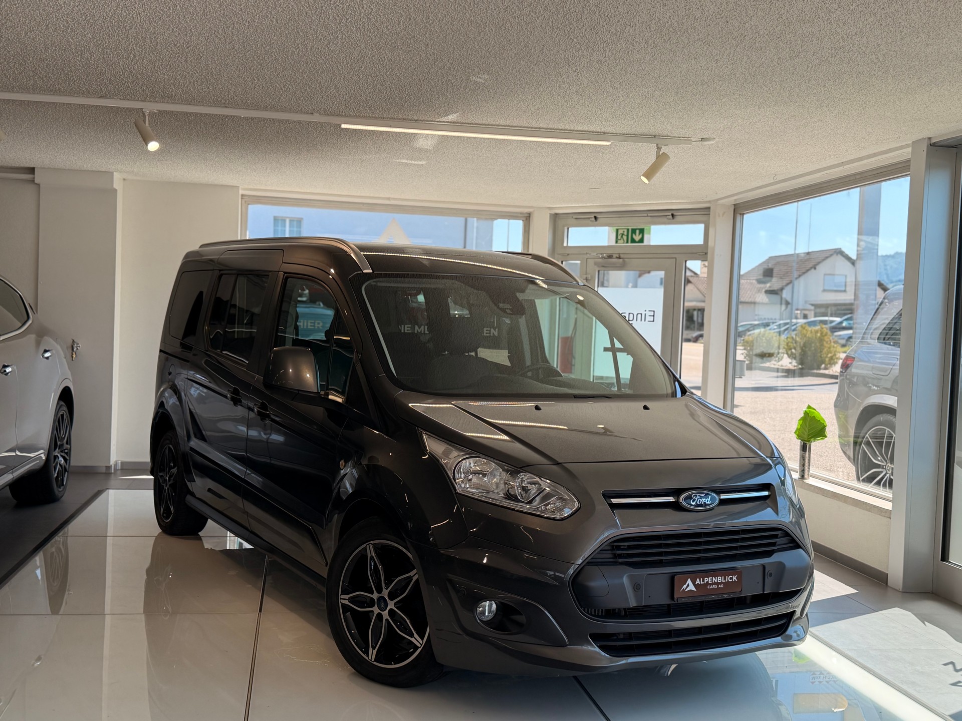 FORD Grand Tourneo Connect 1.5 TDCi Titanium-image-0