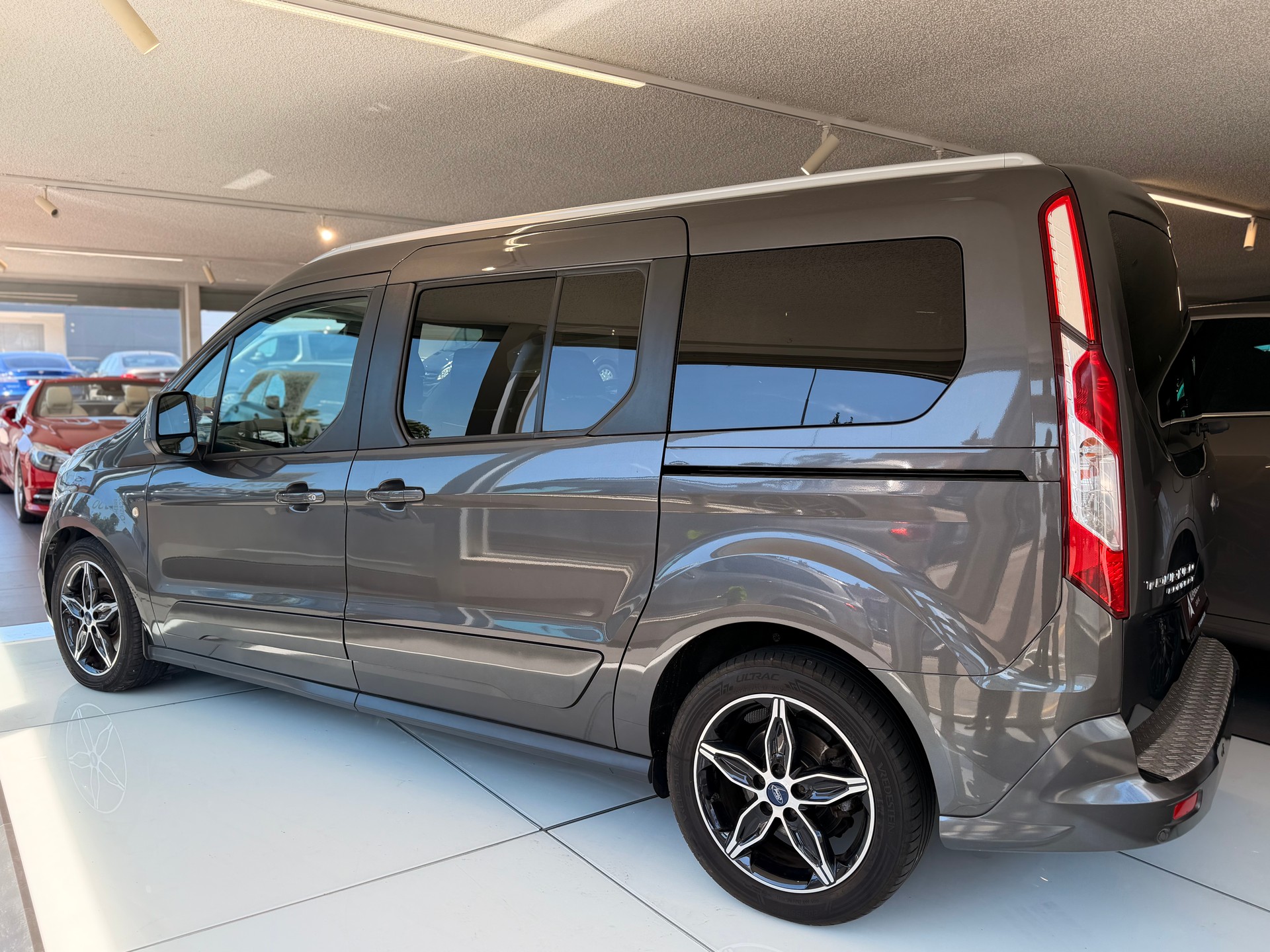 FORD Grand Tourneo Connect 1.5 TDCi Titanium-image-10