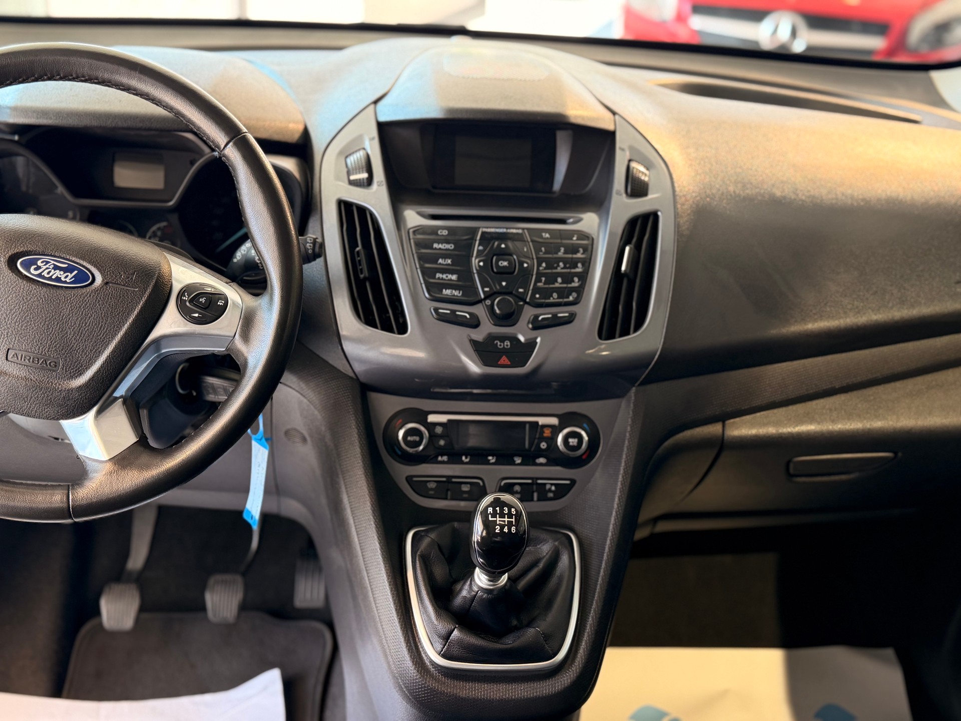 FORD Grand Tourneo Connect 1.5 TDCi Titanium-image-23