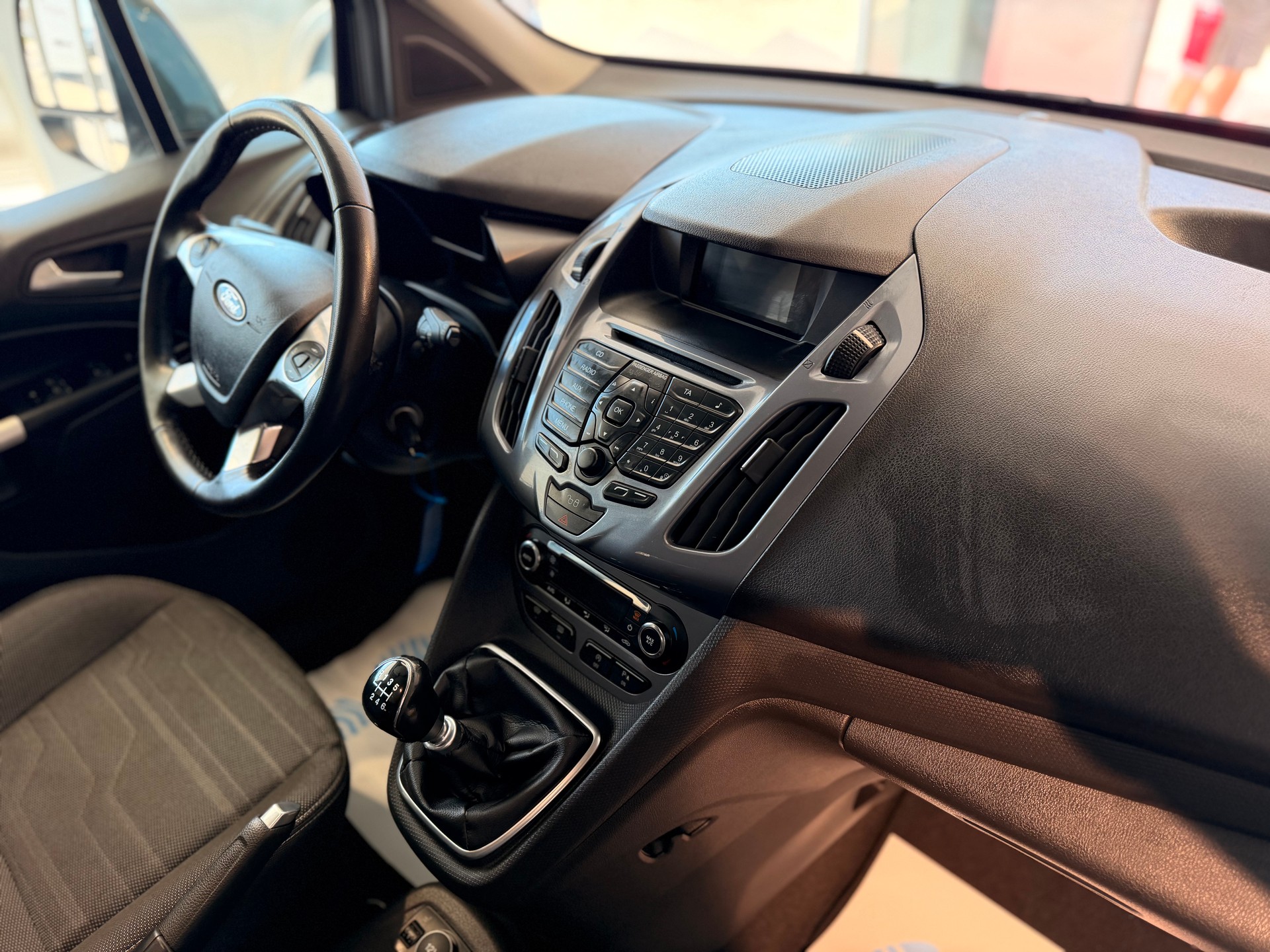 FORD Grand Tourneo Connect 1.5 TDCi Titanium-image-18