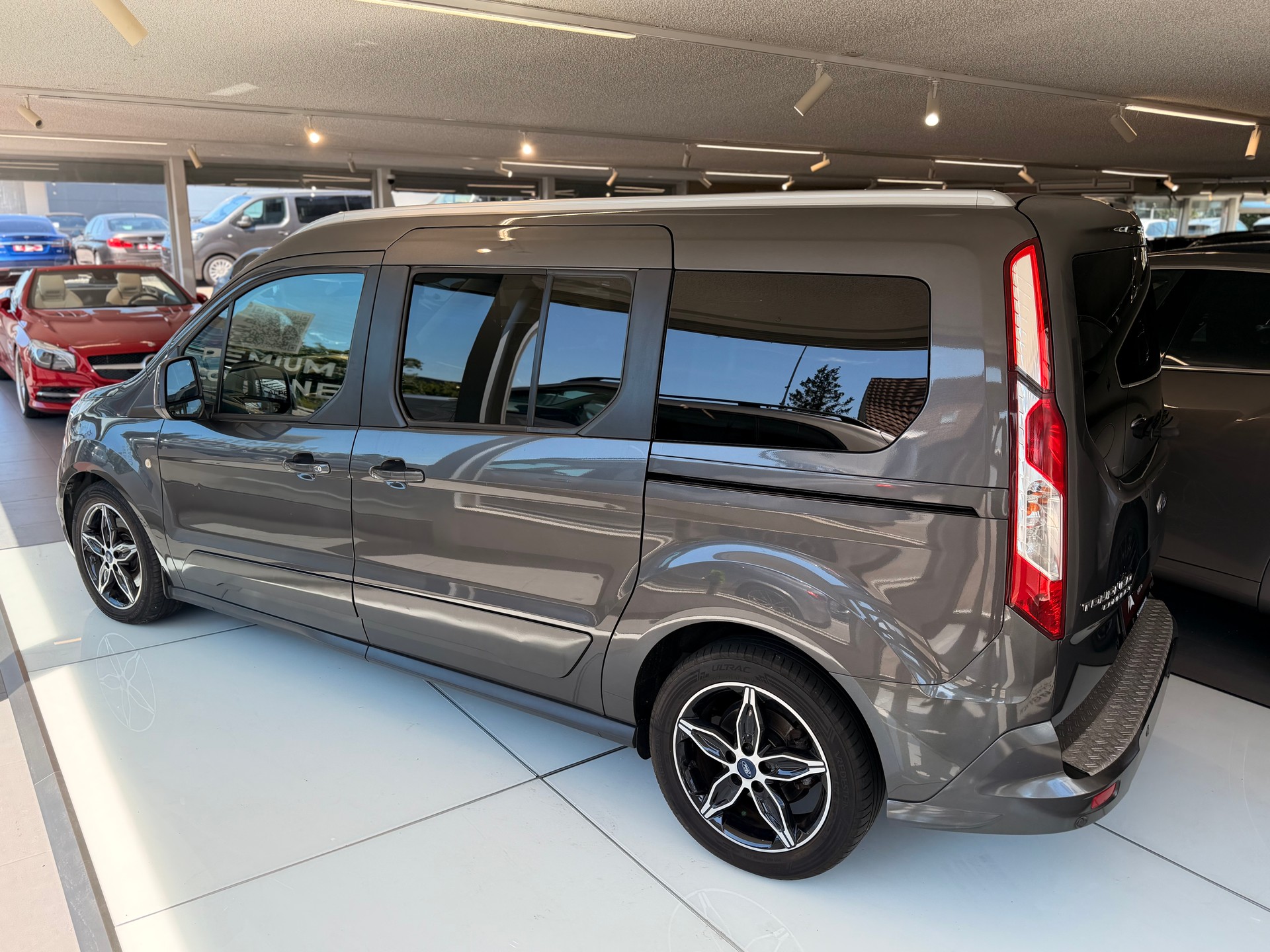FORD Grand Tourneo Connect 1.5 TDCi Titanium-image-9