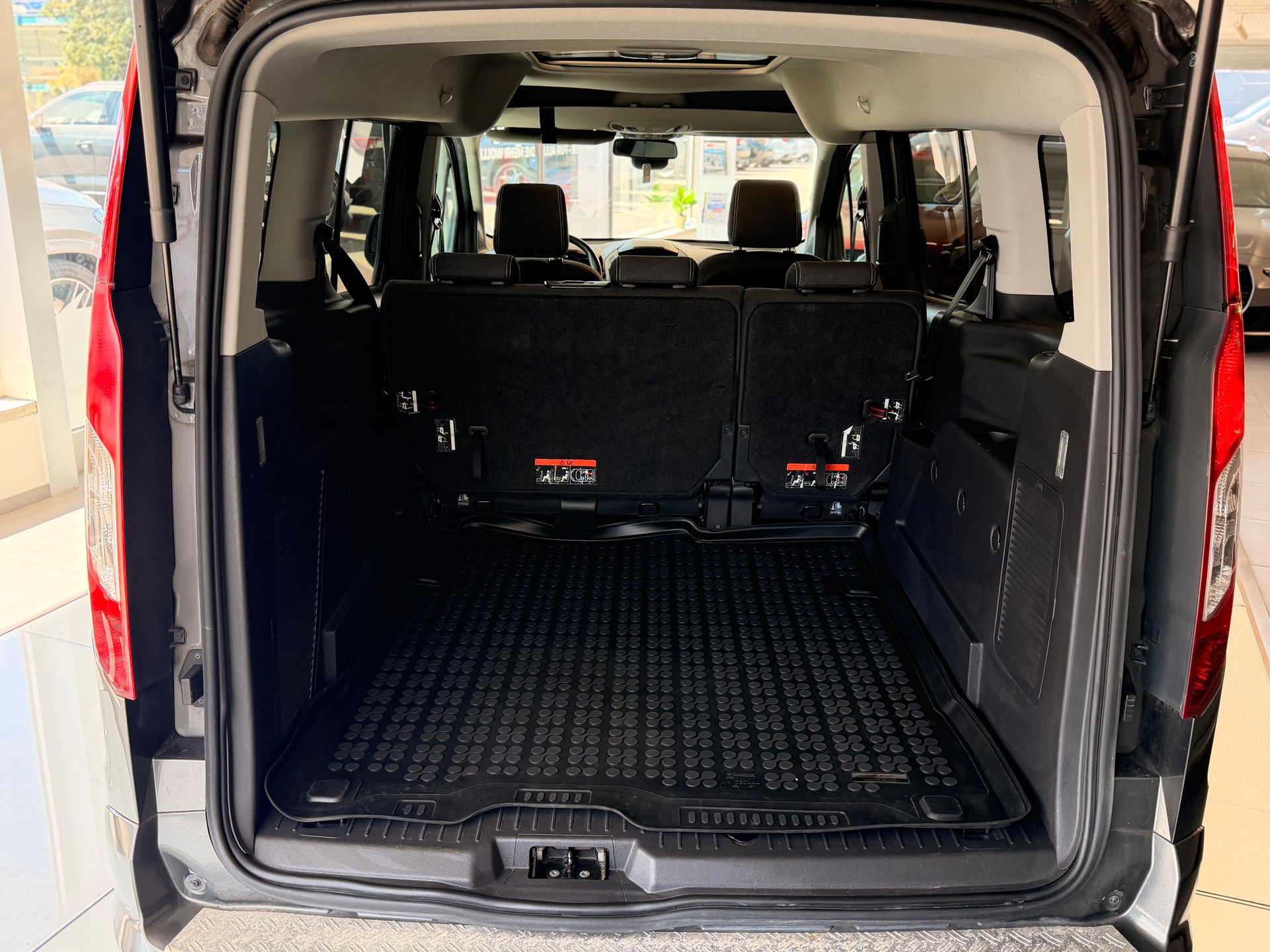 FORD Grand Tourneo Connect 1.5 TDCi Titanium-image-24