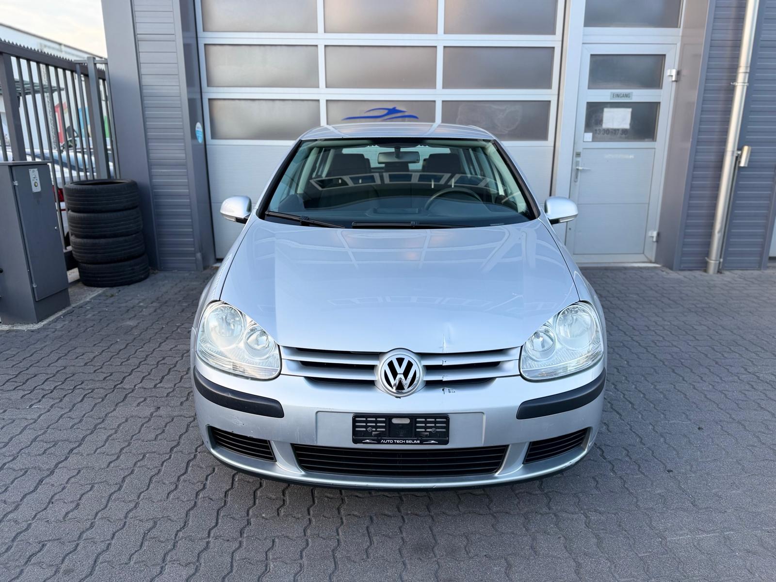 VW Golf 1.6 FSI Trend Edition-image-2