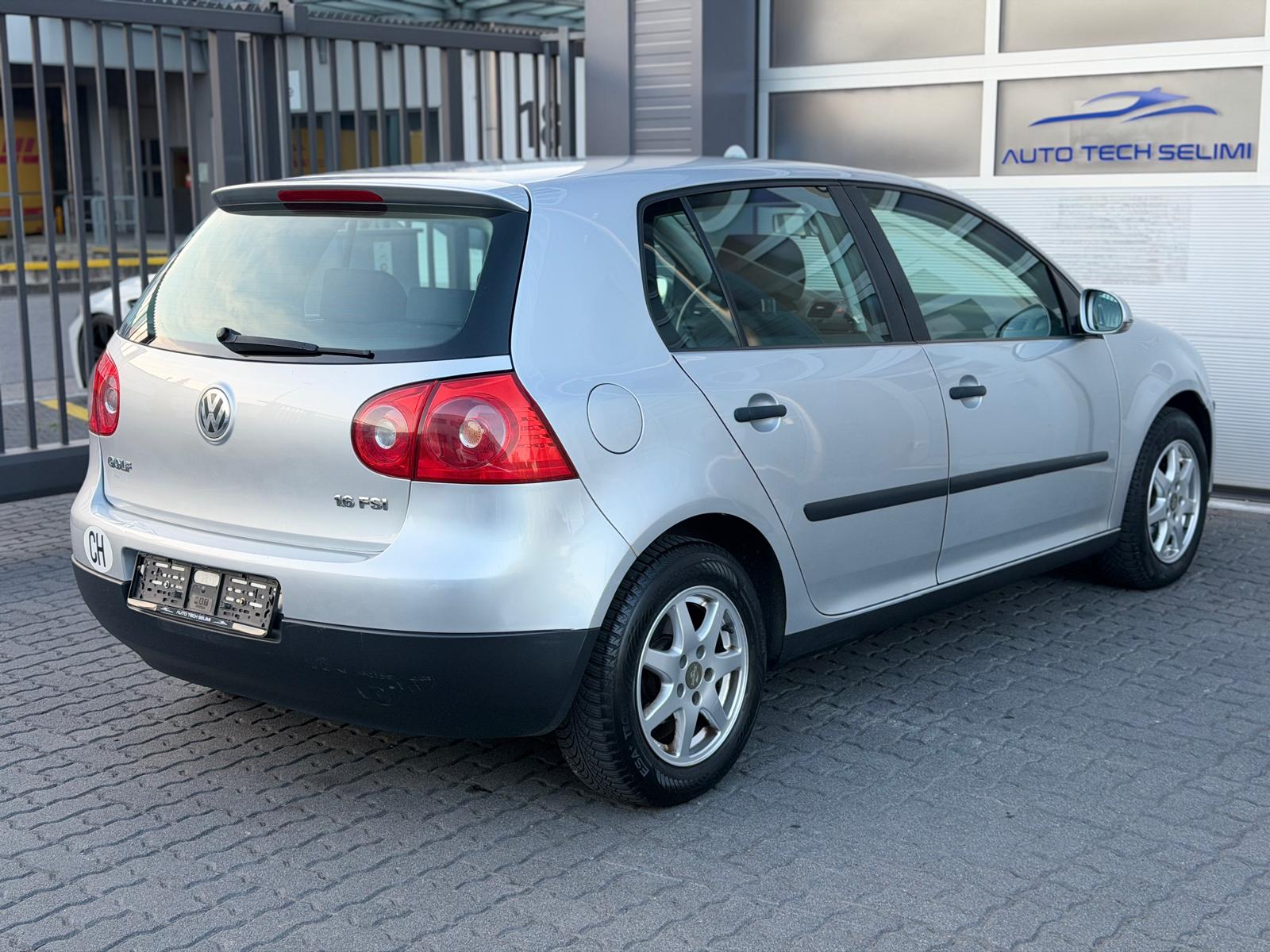 VW Golf 1.6 FSI Trend Edition-image-4