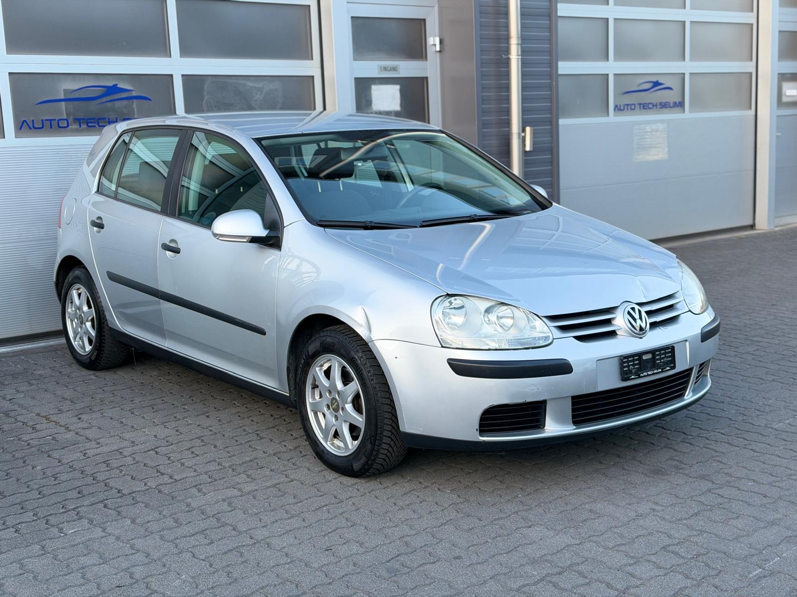 VW Golf 1.6 FSI Trend Edition-image-3